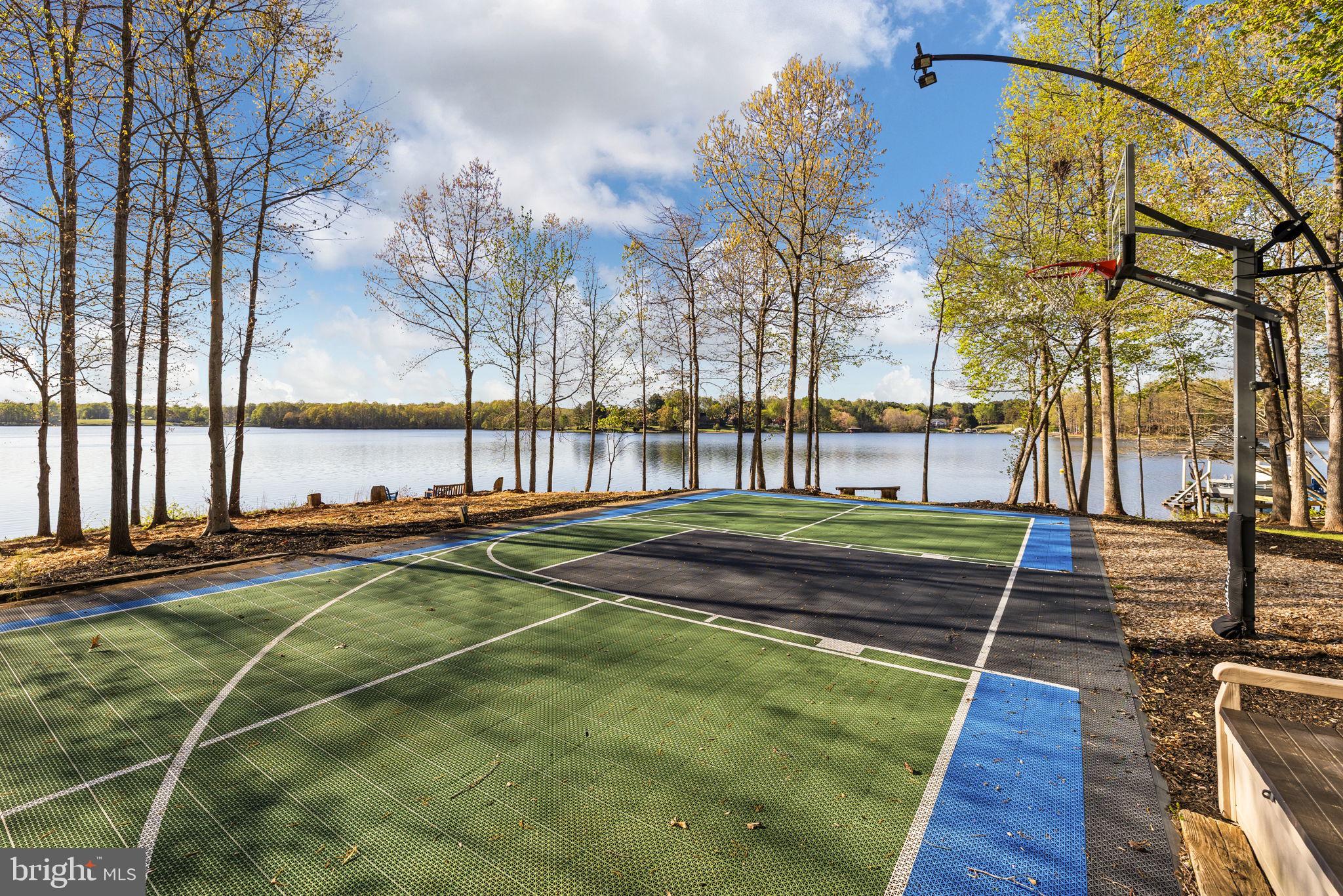 FISHERMANS COVE - Residential