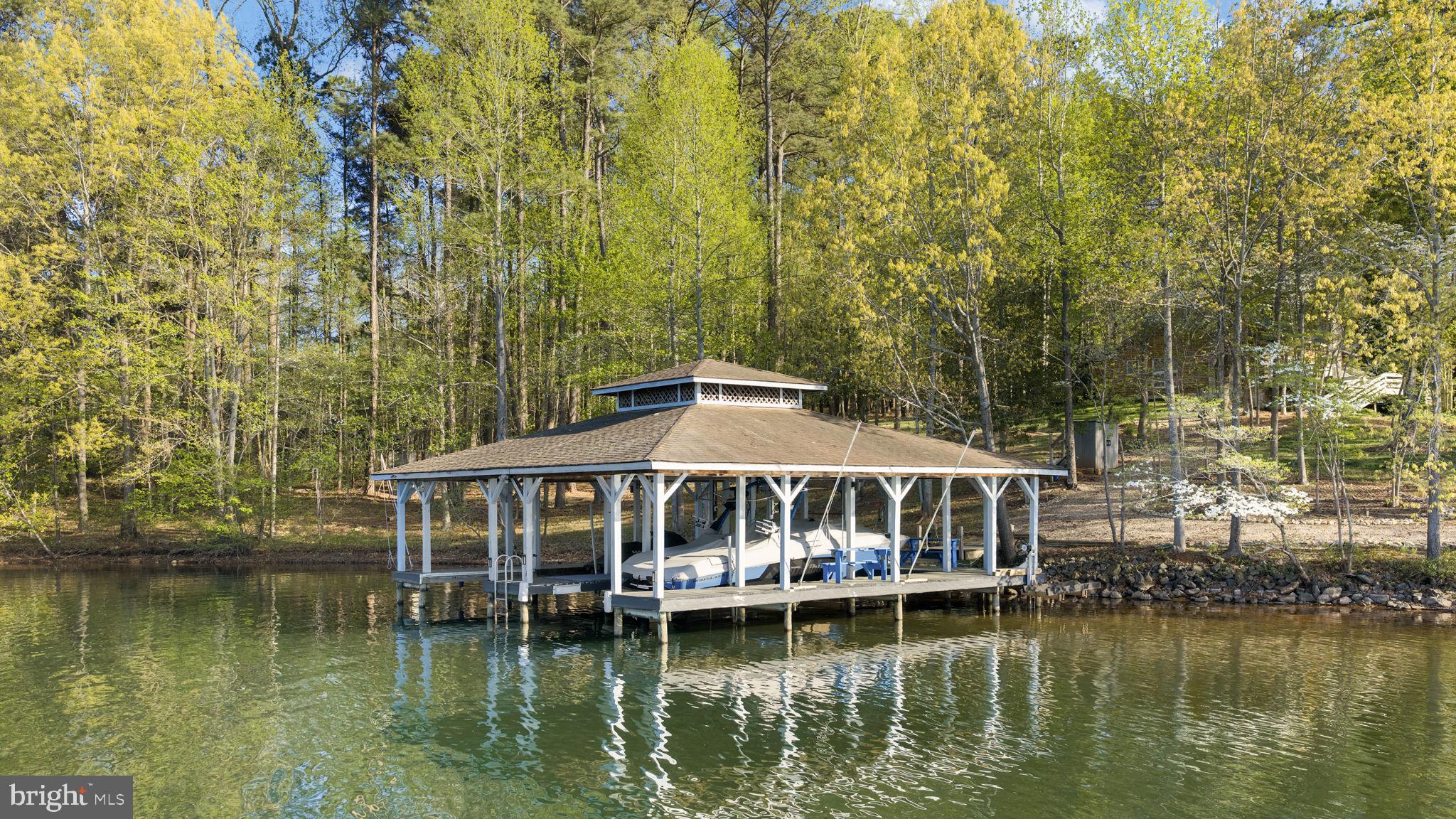 FISHERMANS COVE - Residential