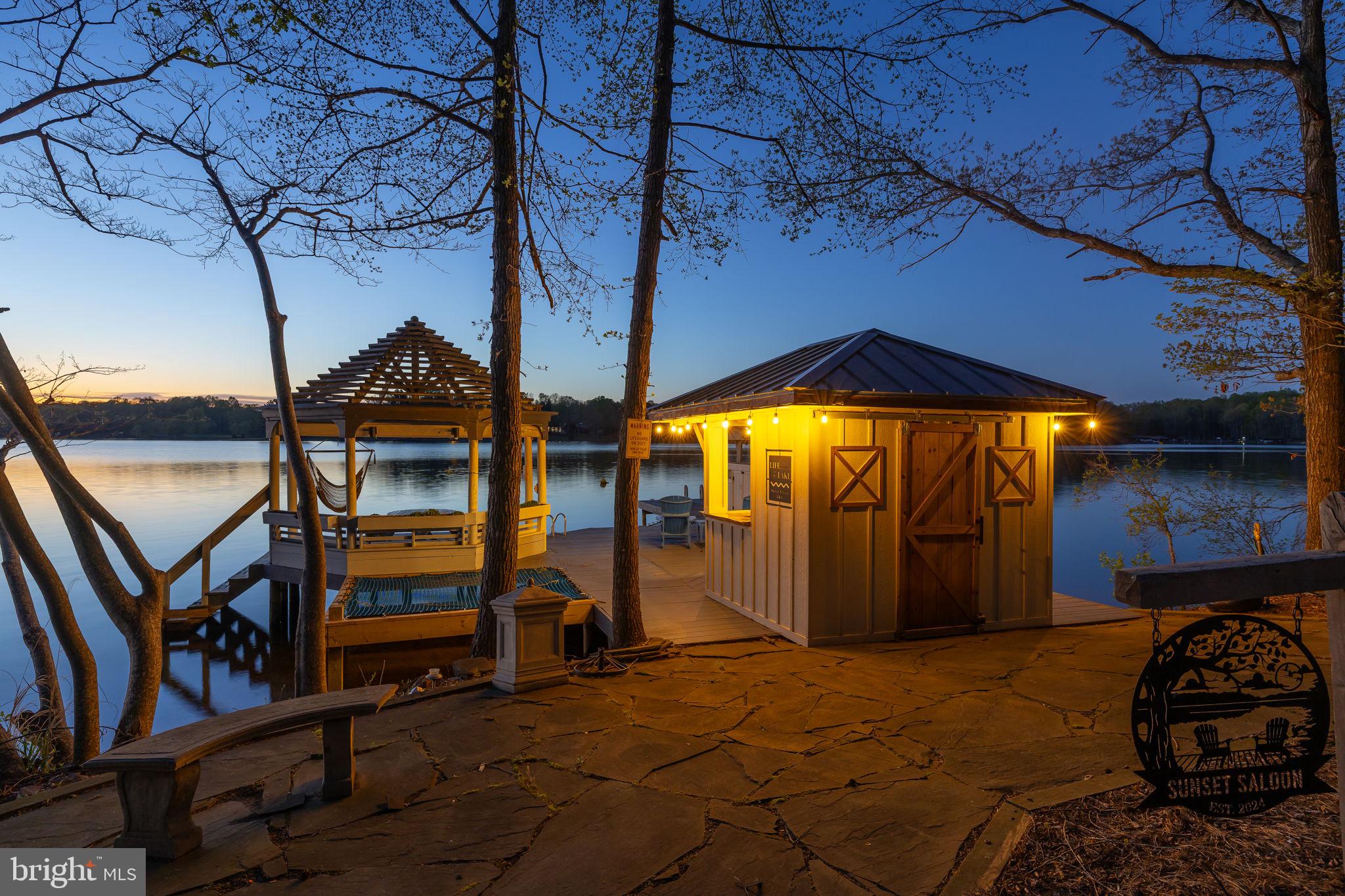 FISHERMANS COVE - Residential