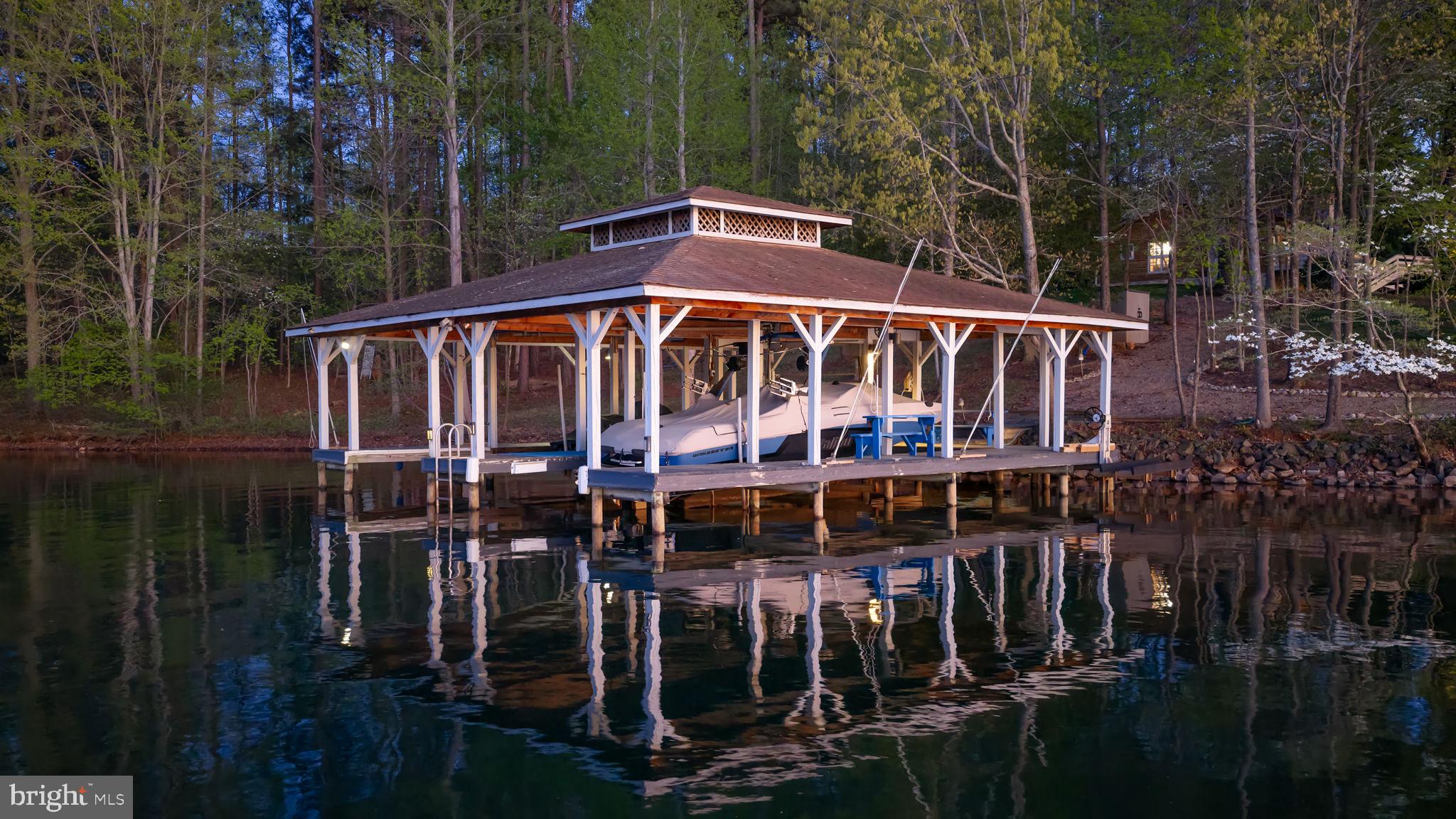 FISHERMANS COVE - Residential