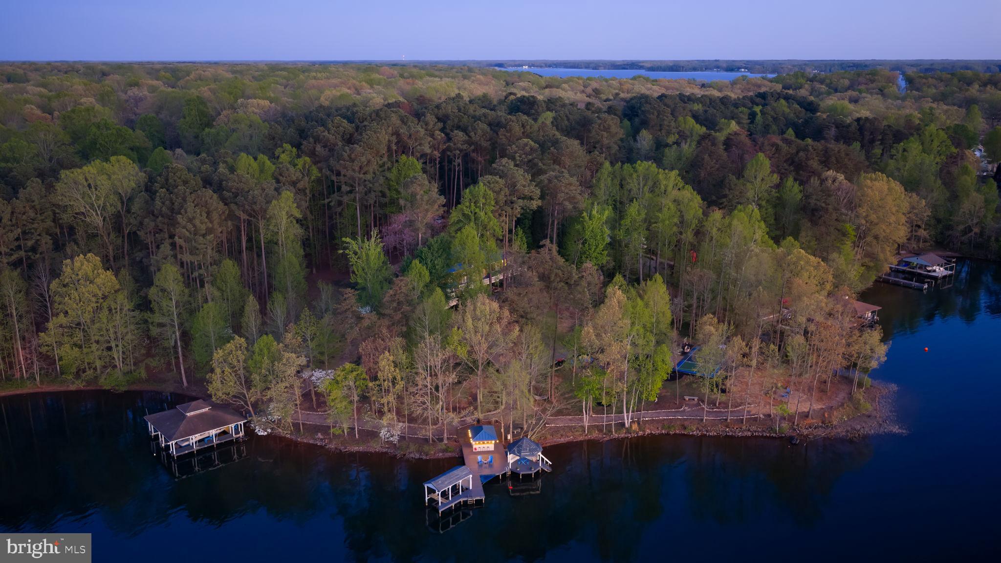 FISHERMANS COVE - Residential