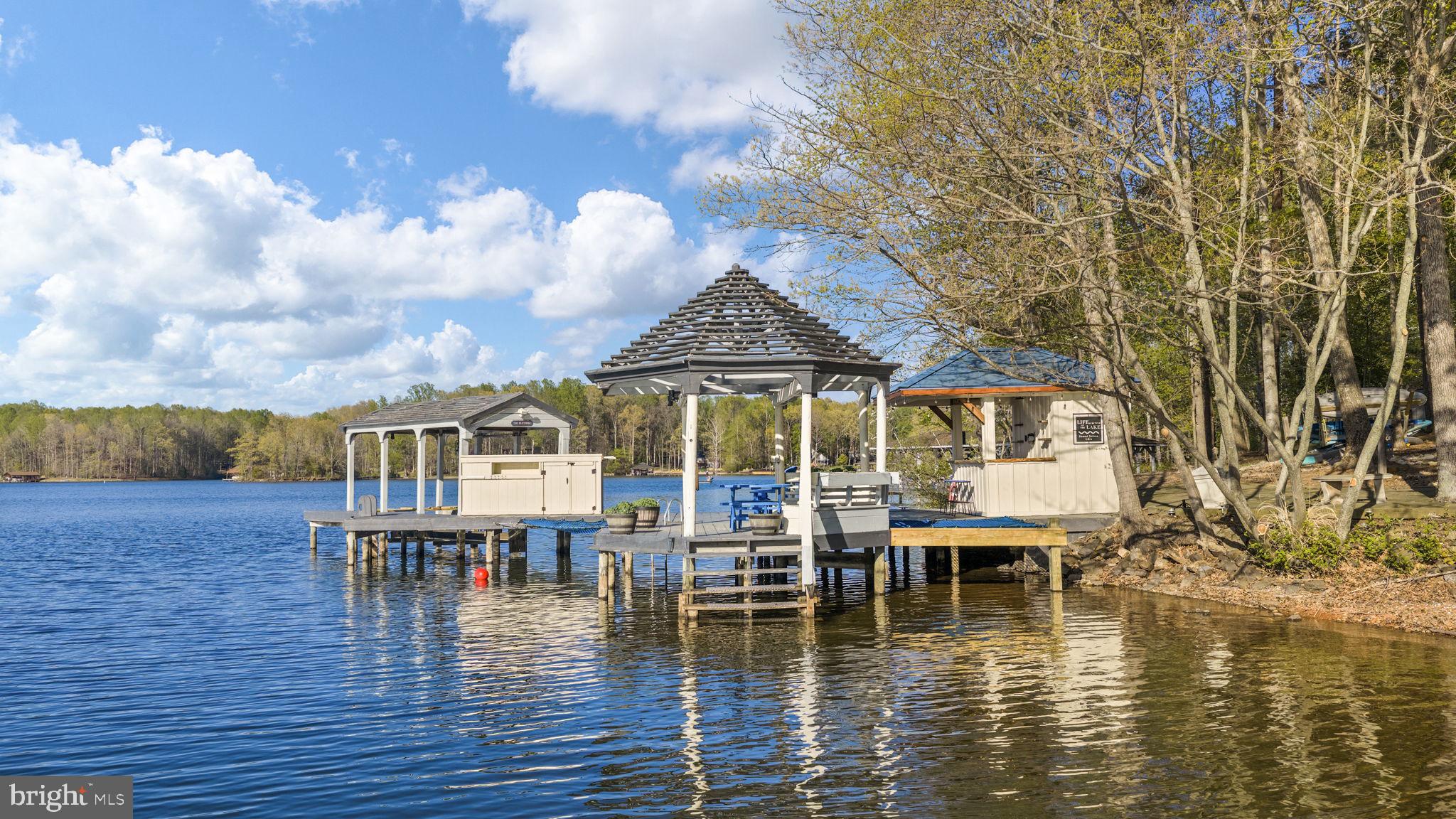 FISHERMANS COVE - Residential