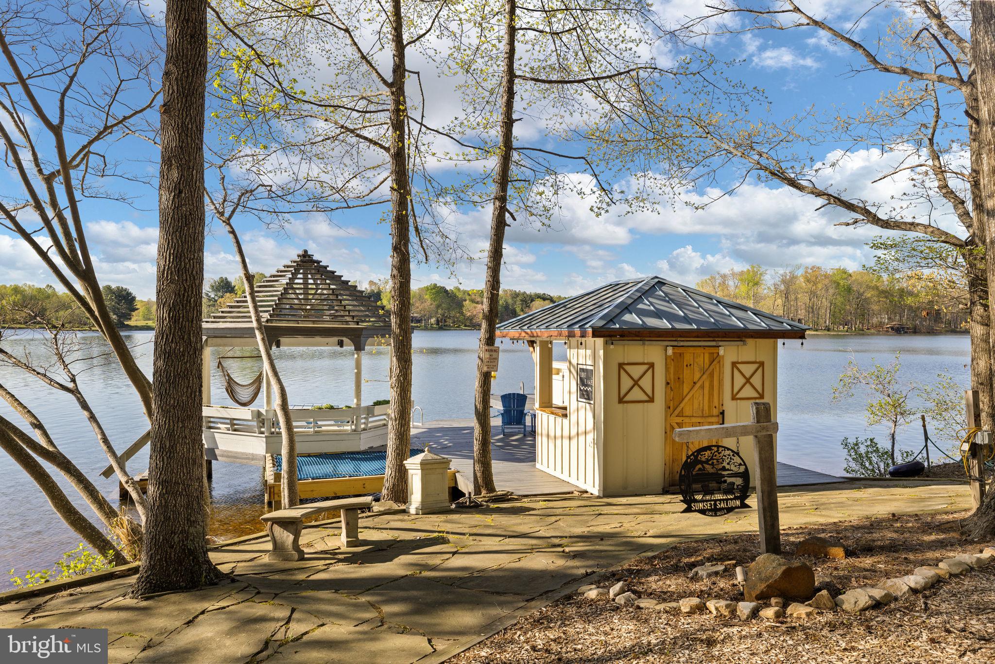 FISHERMANS COVE - Residential