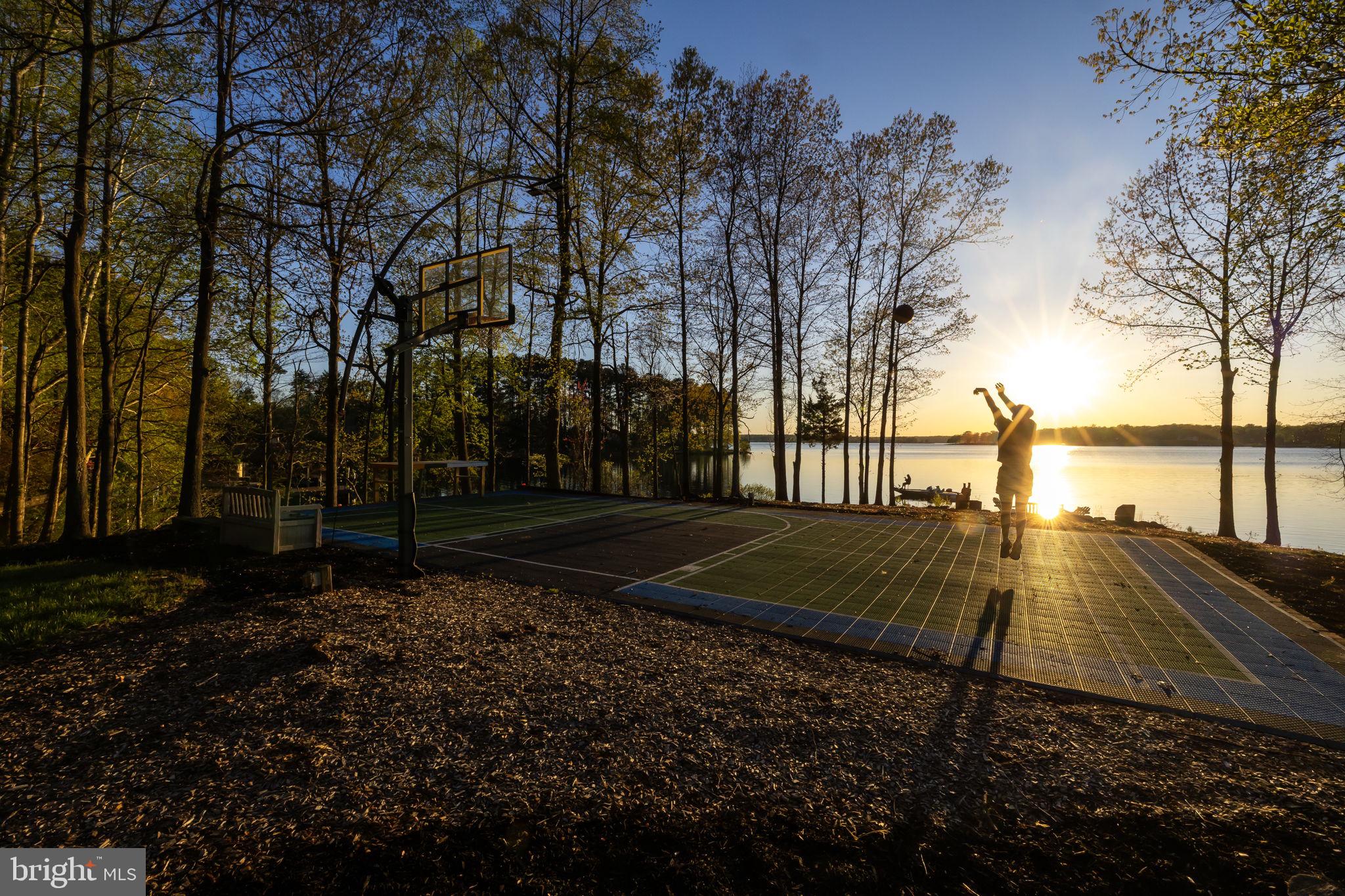 FISHERMANS COVE - Residential