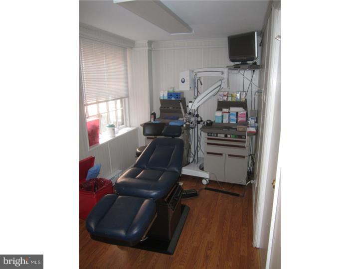 RITTENHOUSE SQUARE - Commercial Sale