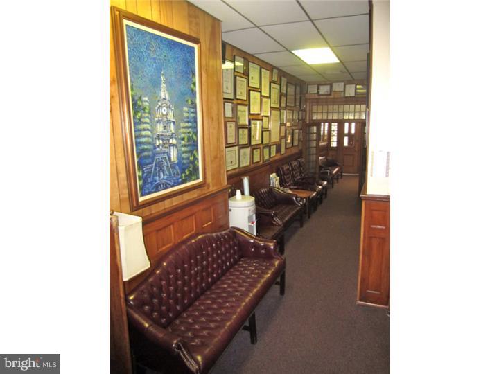 RITTENHOUSE SQUARE - Commercial Sale