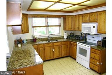 HAMPTON OAKS - Residential