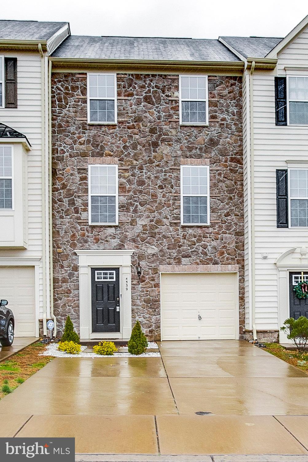 LAFAYETTE CROSSING - Residential Lease