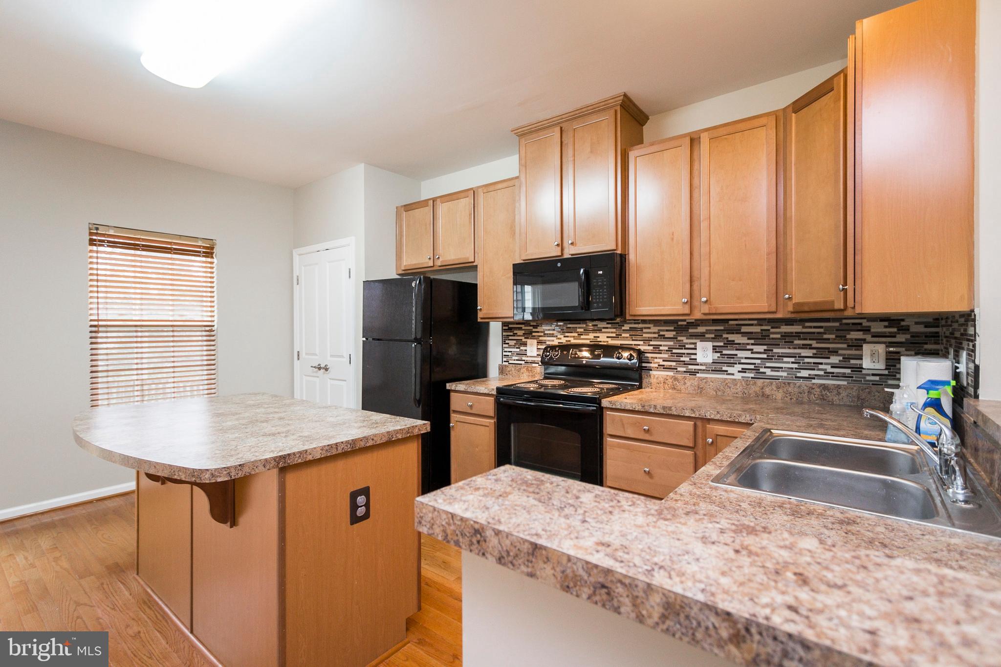 LAFAYETTE CROSSING - Residential Lease