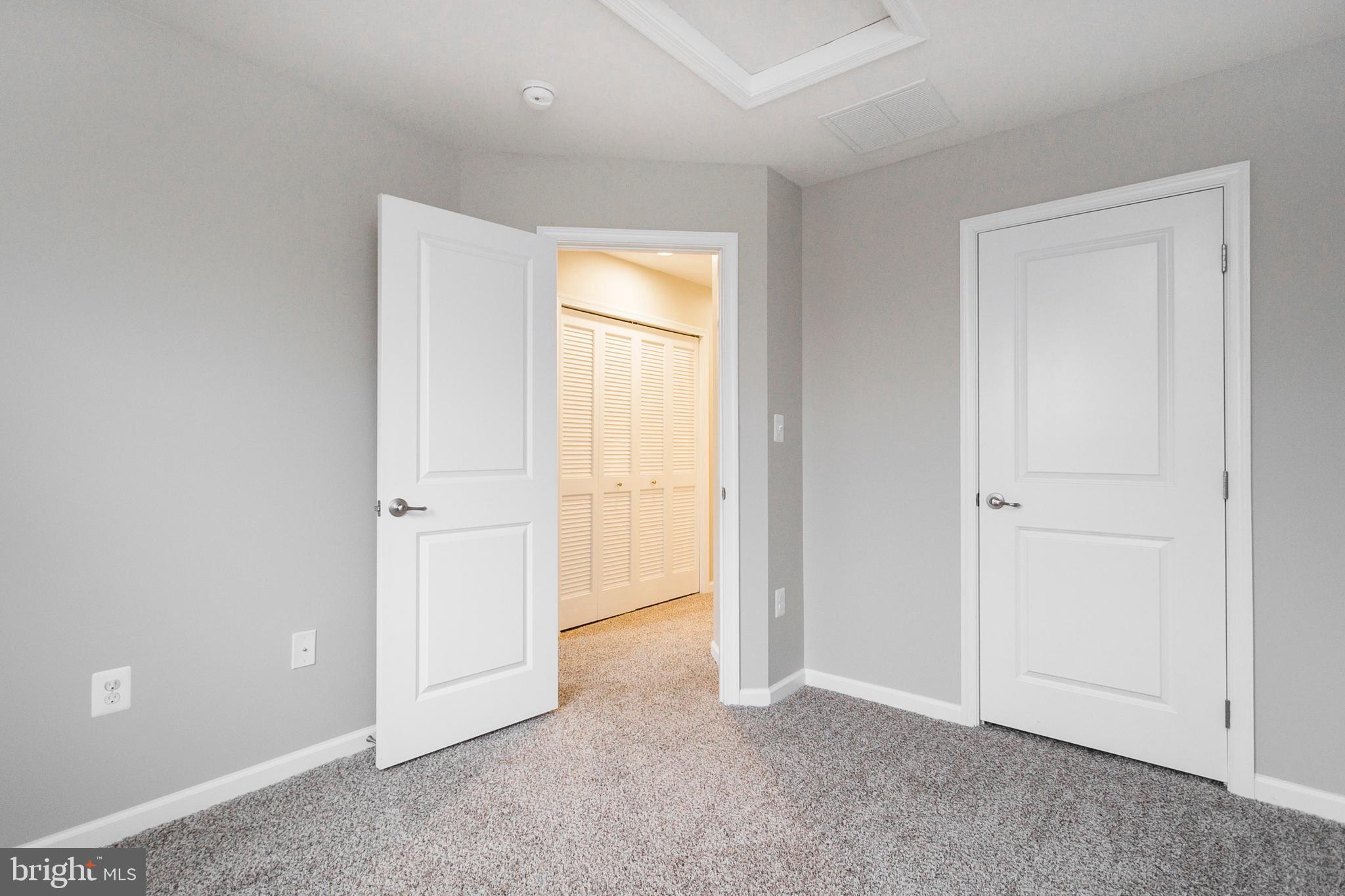 LAFAYETTE CROSSING - Residential Lease