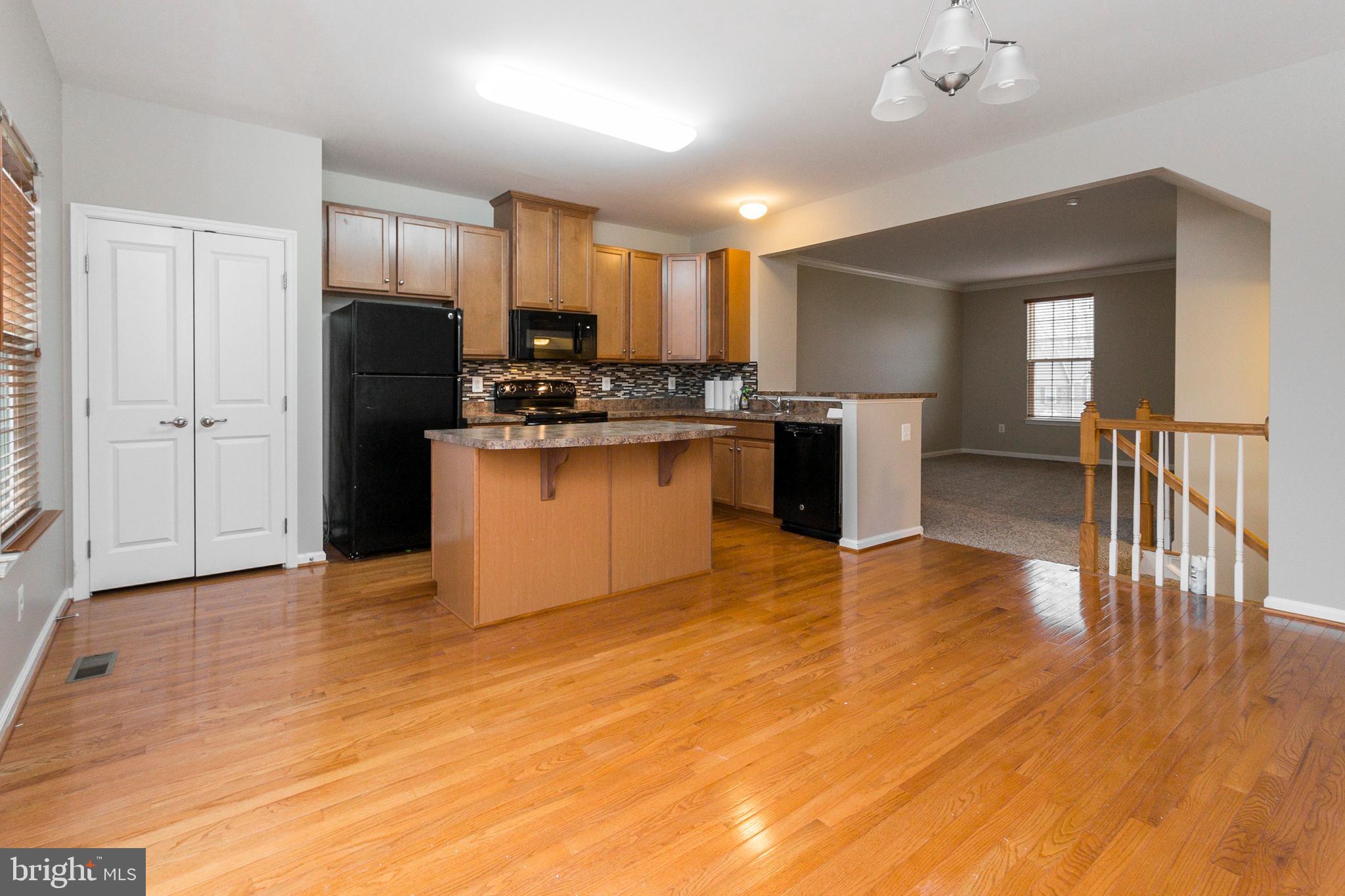 LAFAYETTE CROSSING - Residential Lease