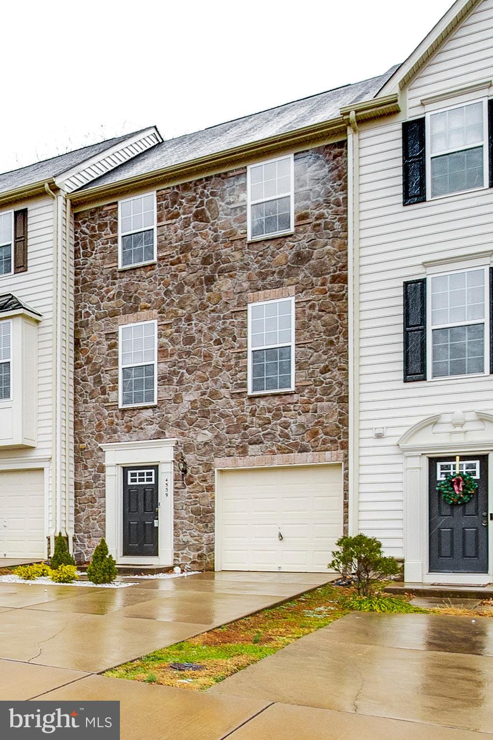 LAFAYETTE CROSSING - Residential Lease