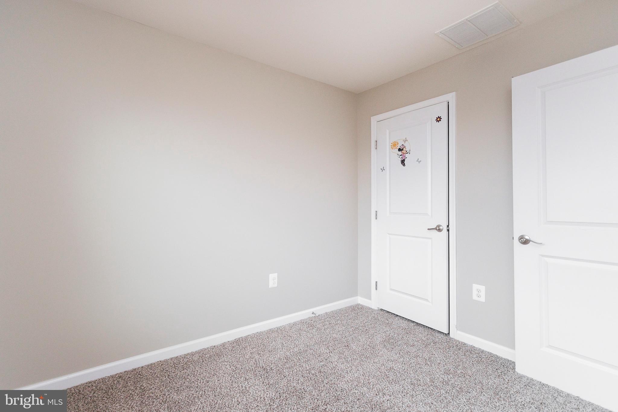 LAFAYETTE CROSSING - Residential Lease