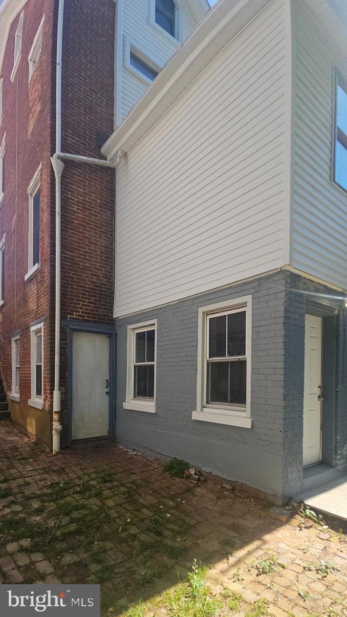 1110 W SIXTH STREET