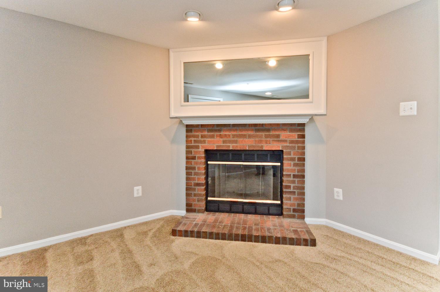 SUMMIT CREEK - Residential Lease