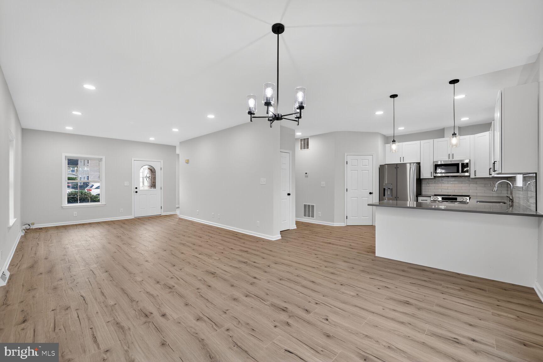 1992 RETTA GILLIAM COURT SE