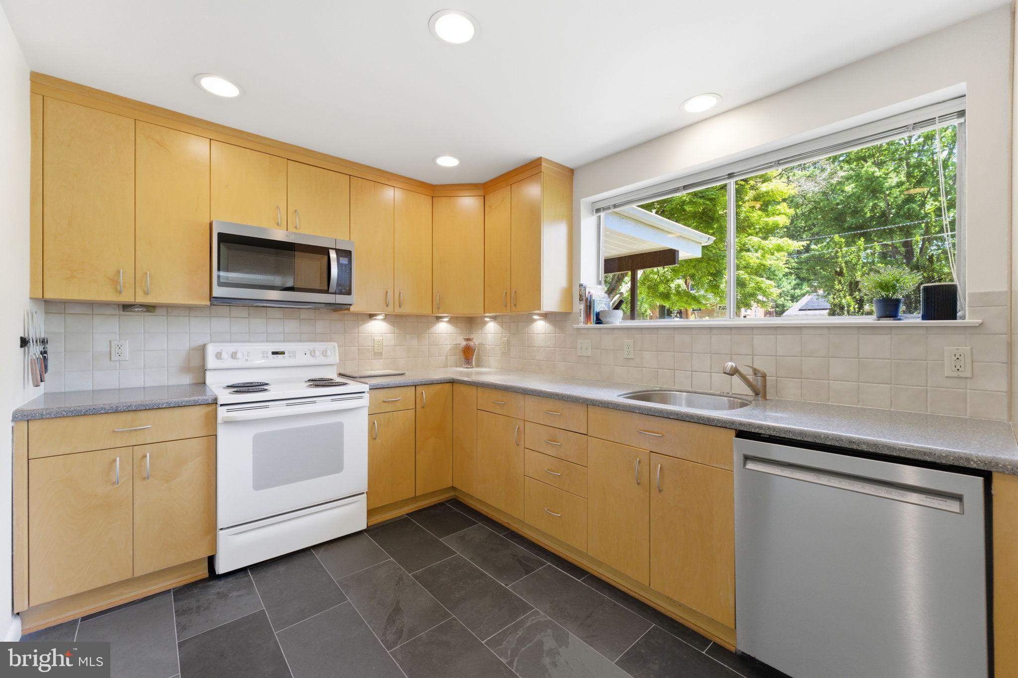 KEMP MILL ESTATES - Residential