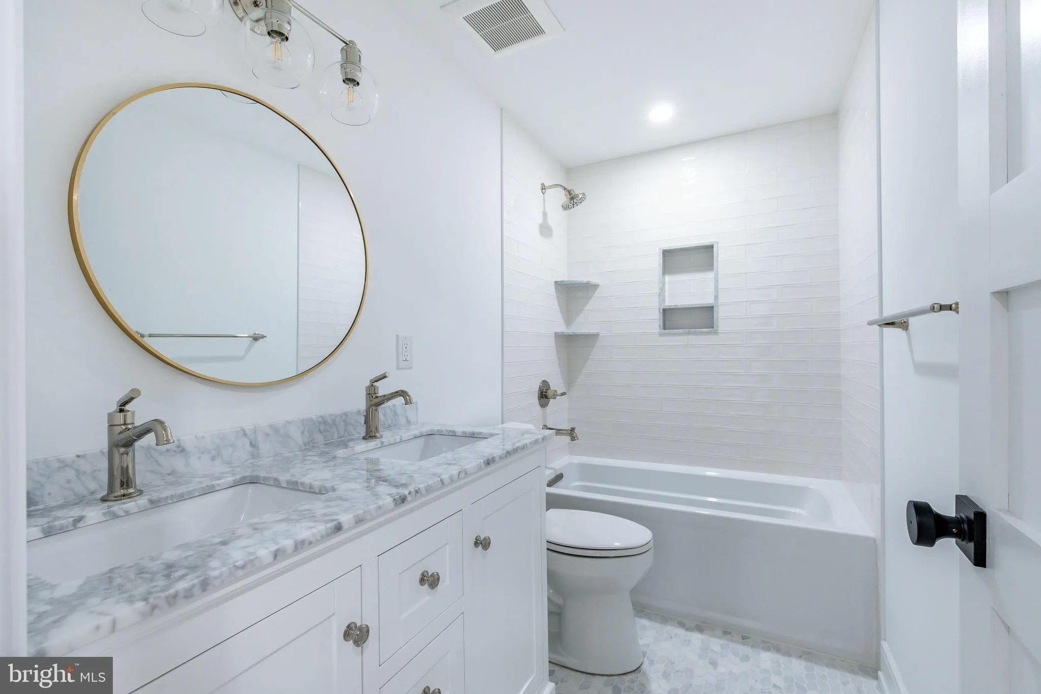 Philadelphia, Pennsylvania 19106, United States, 5 Bedrooms Bedrooms, ,6 BathroomsBathrooms,Residential,Contingent,107087