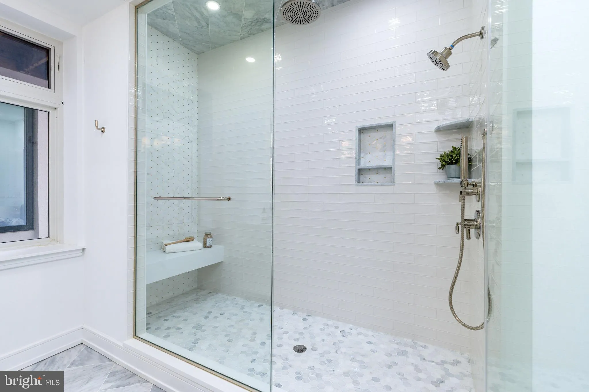 Philadelphia, Pennsylvania 19106, United States, 5 Bedrooms Bedrooms, ,6 BathroomsBathrooms,Residential,Contingent,107087