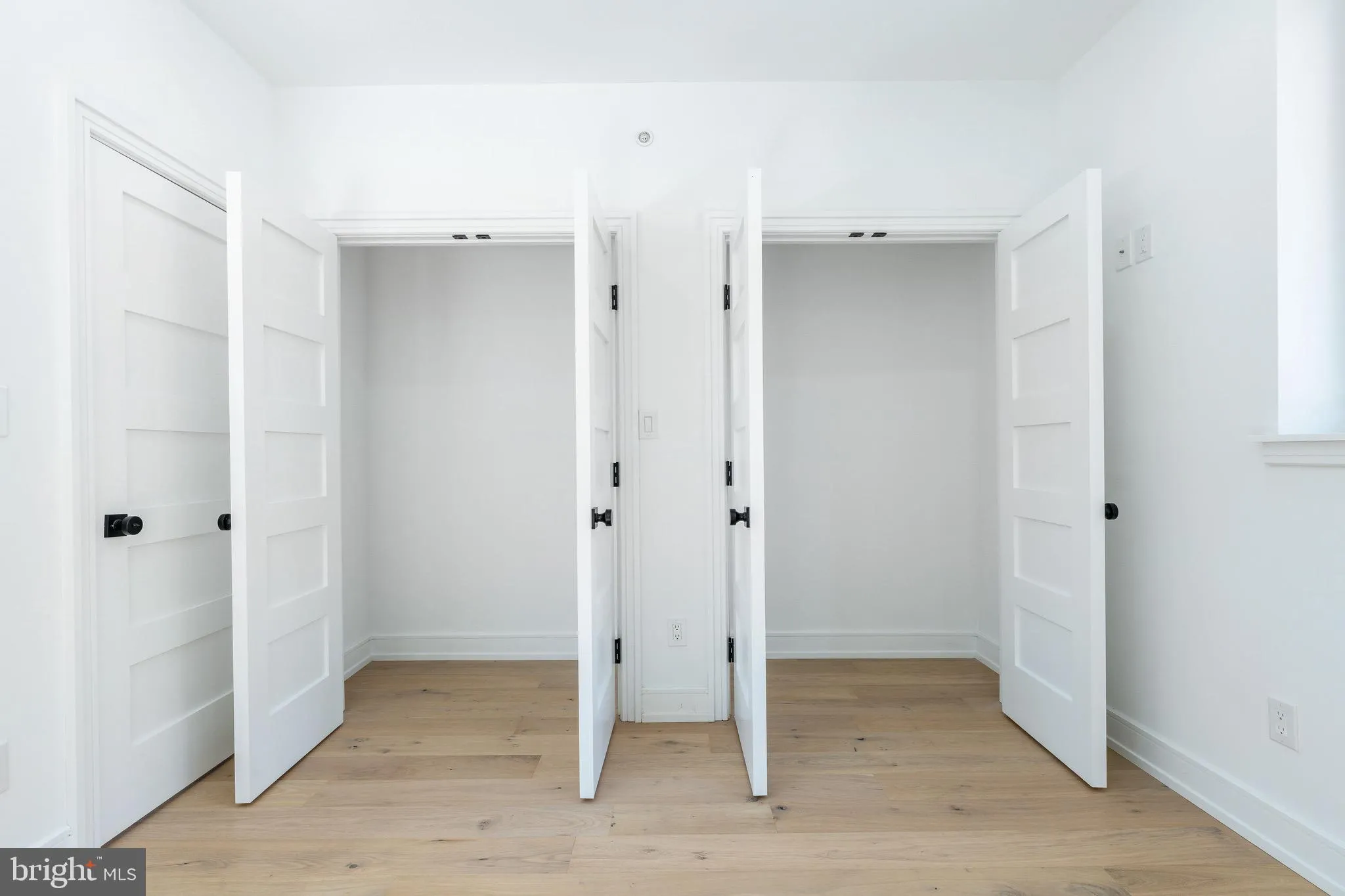 Philadelphia, Pennsylvania 19106, United States, 5 Bedrooms Bedrooms, ,6 BathroomsBathrooms,Residential,Contingent,107087