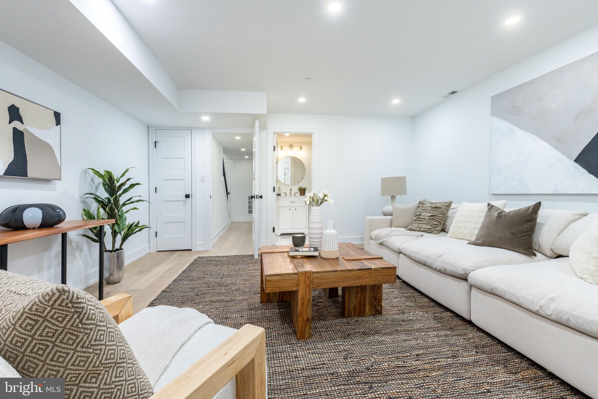 SOCIETY HILL - Residential