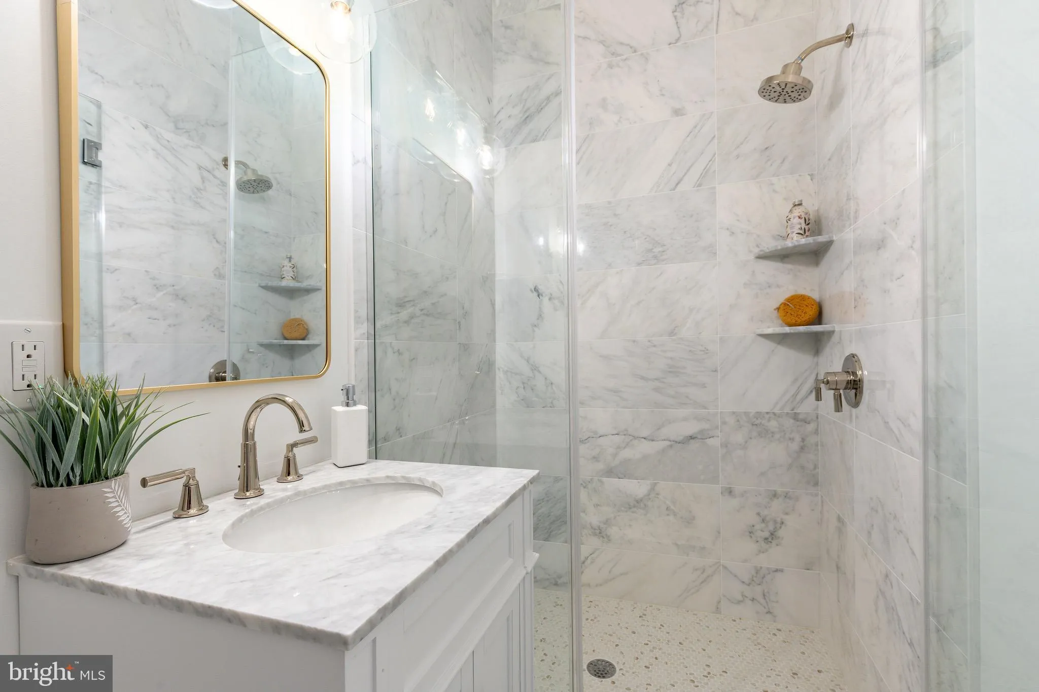 Philadelphia, Pennsylvania 19106, United States, 5 Bedrooms Bedrooms, ,6 BathroomsBathrooms,Residential,Contingent,107087