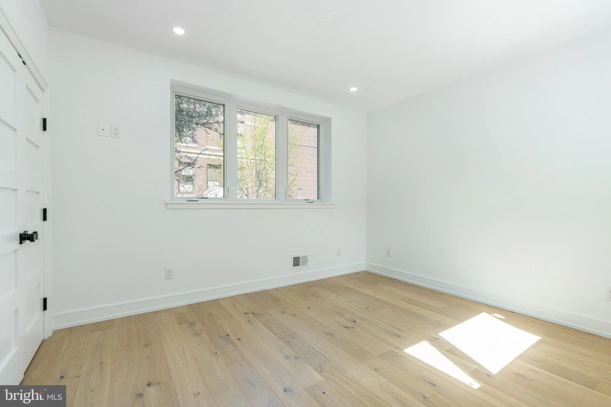 Philadelphia, Pennsylvania 19106, United States, 5 Bedrooms Bedrooms, ,6 BathroomsBathrooms,Residential,Contingent,107087