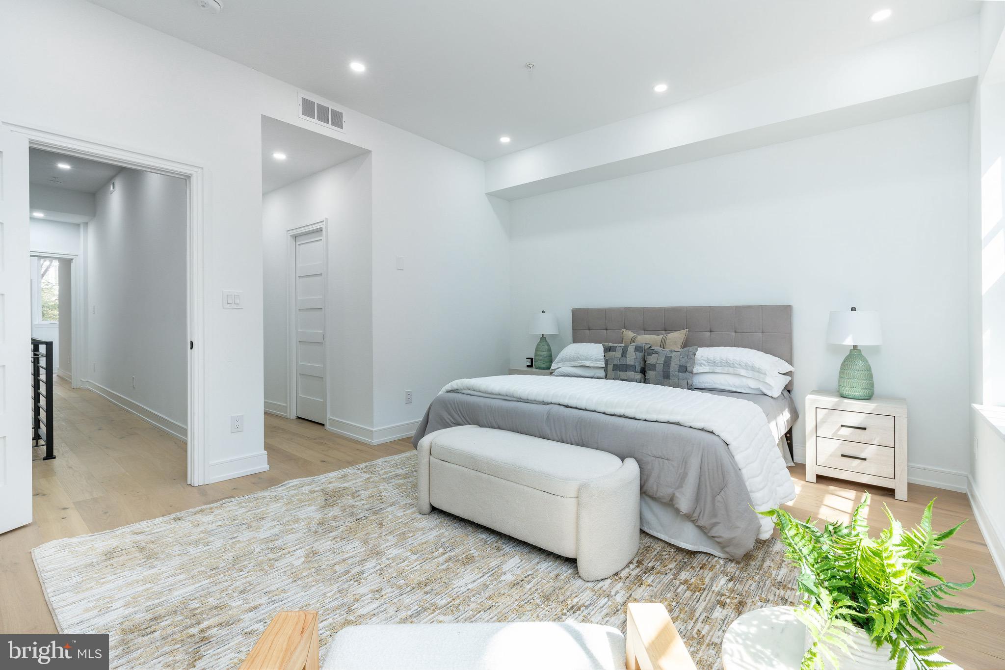 SOCIETY HILL - Residential