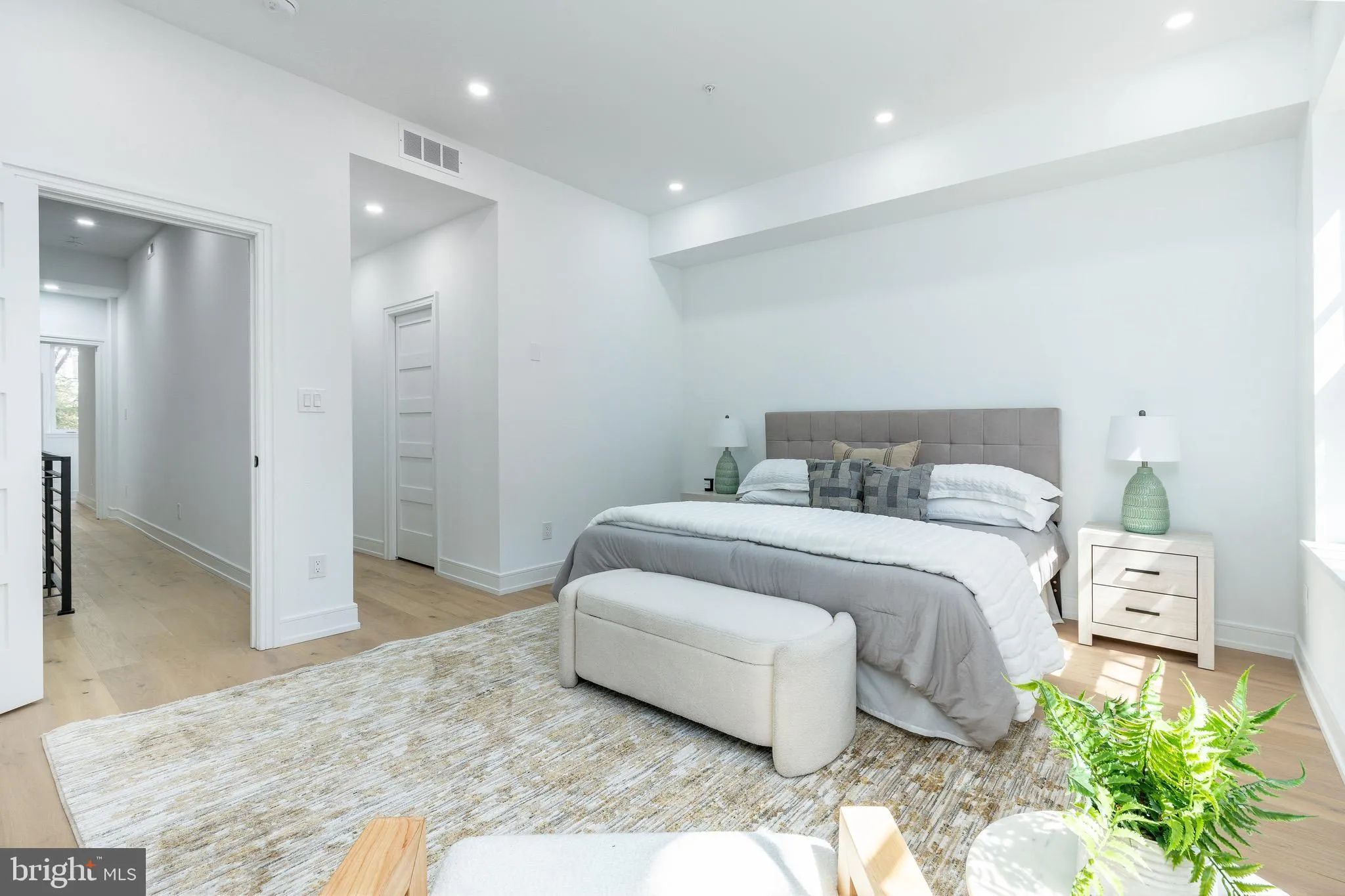 Philadelphia, Pennsylvania 19106, United States, 5 Bedrooms Bedrooms, ,6 BathroomsBathrooms,Residential,Contingent,107087