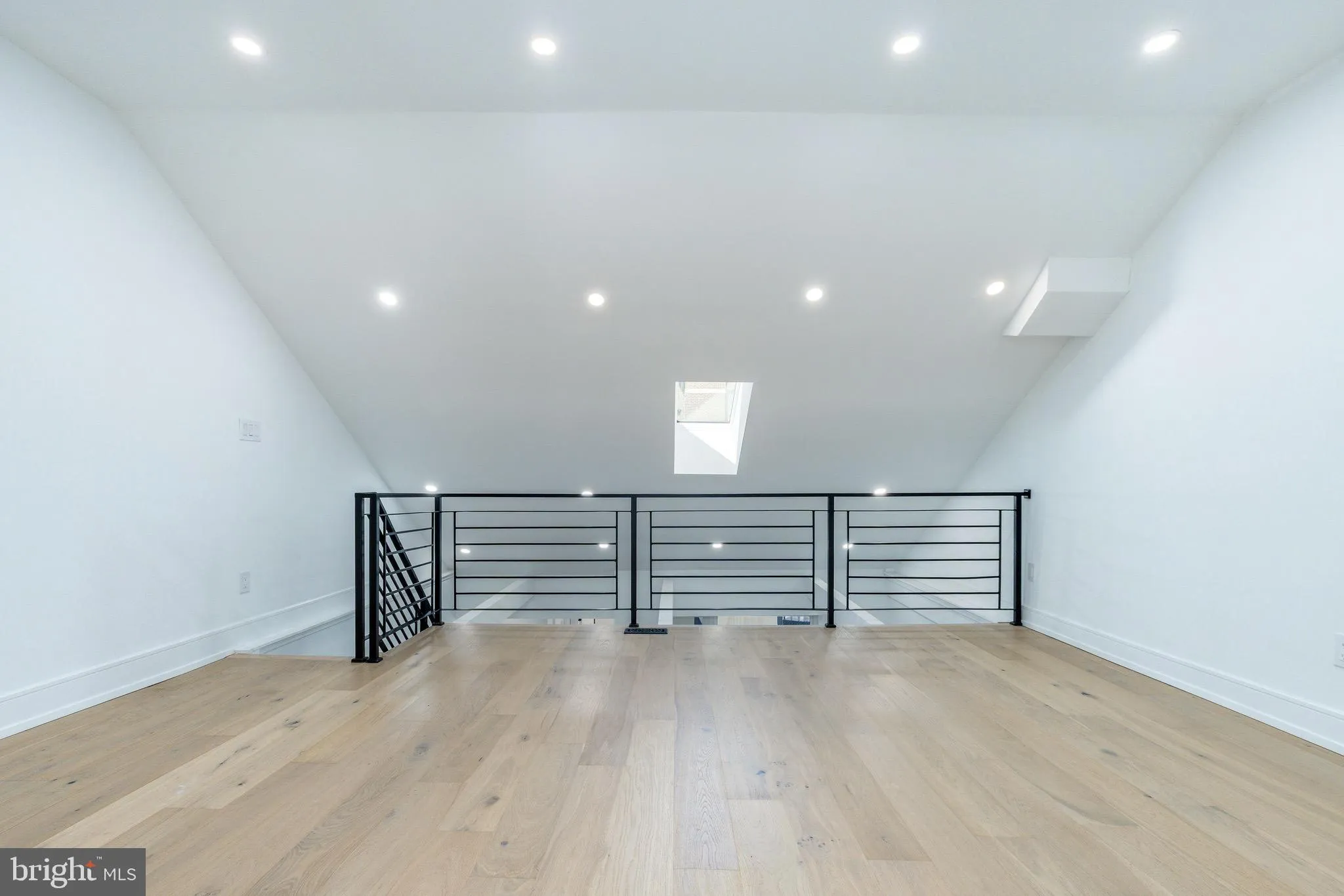 Philadelphia, Pennsylvania 19106, United States, 5 Bedrooms Bedrooms, ,6 BathroomsBathrooms,Residential,Contingent,107087