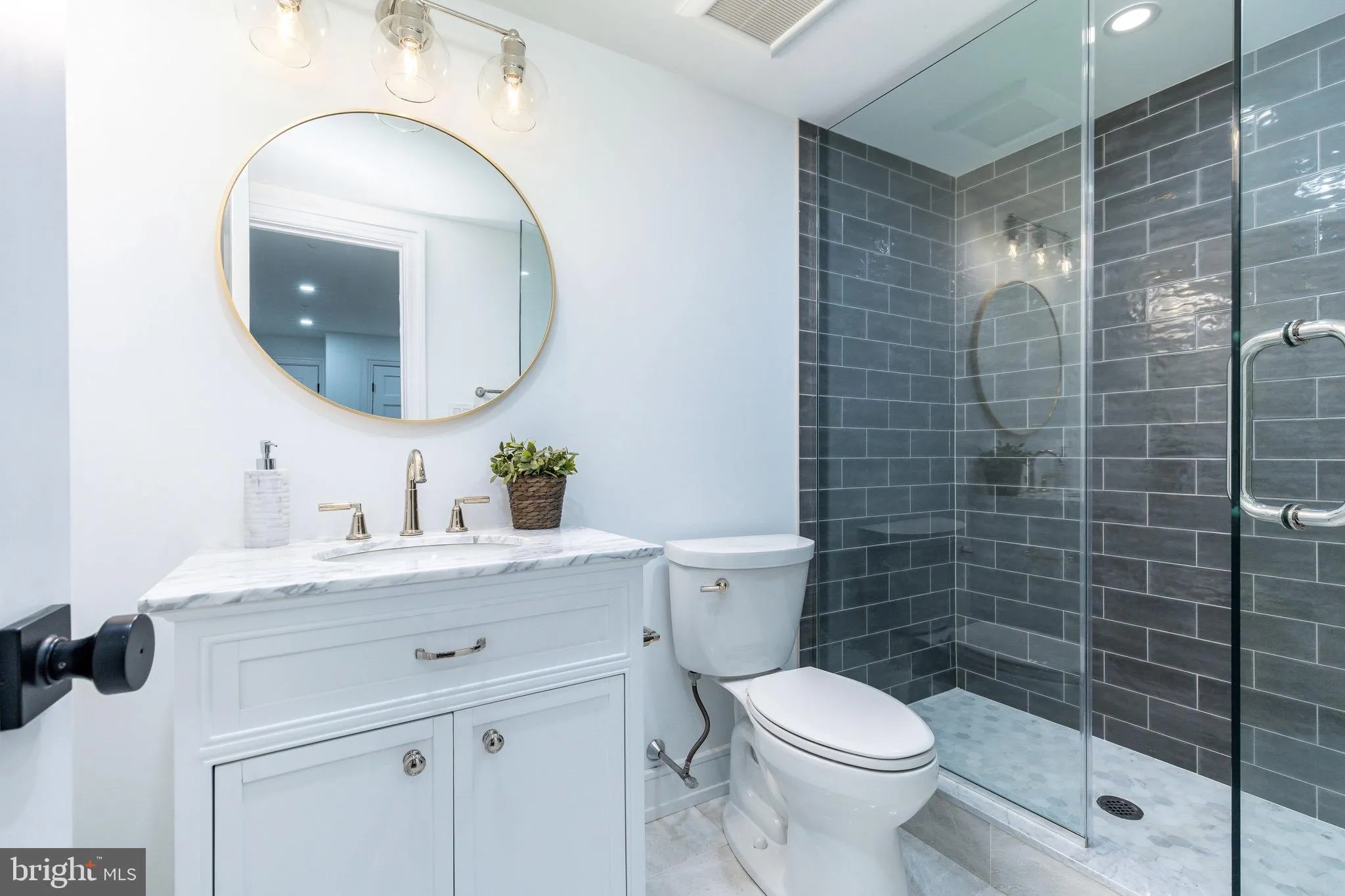 Philadelphia, Pennsylvania 19106, United States, 5 Bedrooms Bedrooms, ,6 BathroomsBathrooms,Residential,Contingent,107087