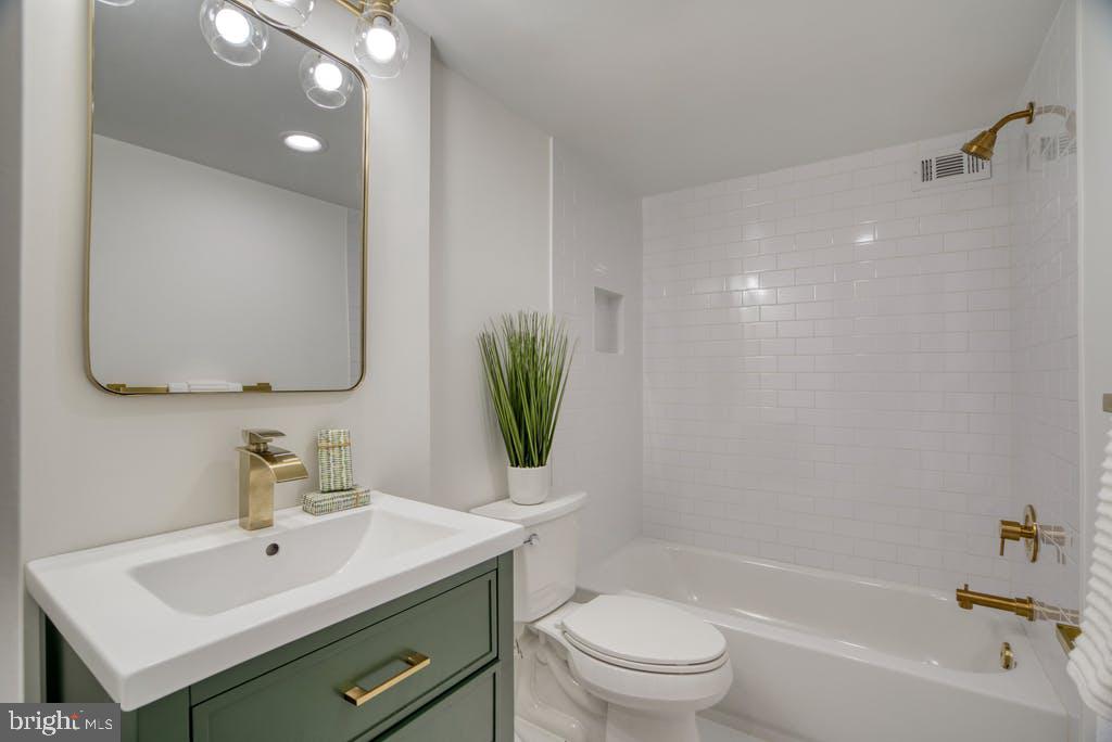 HORIZON HOUSE - Residential Lease