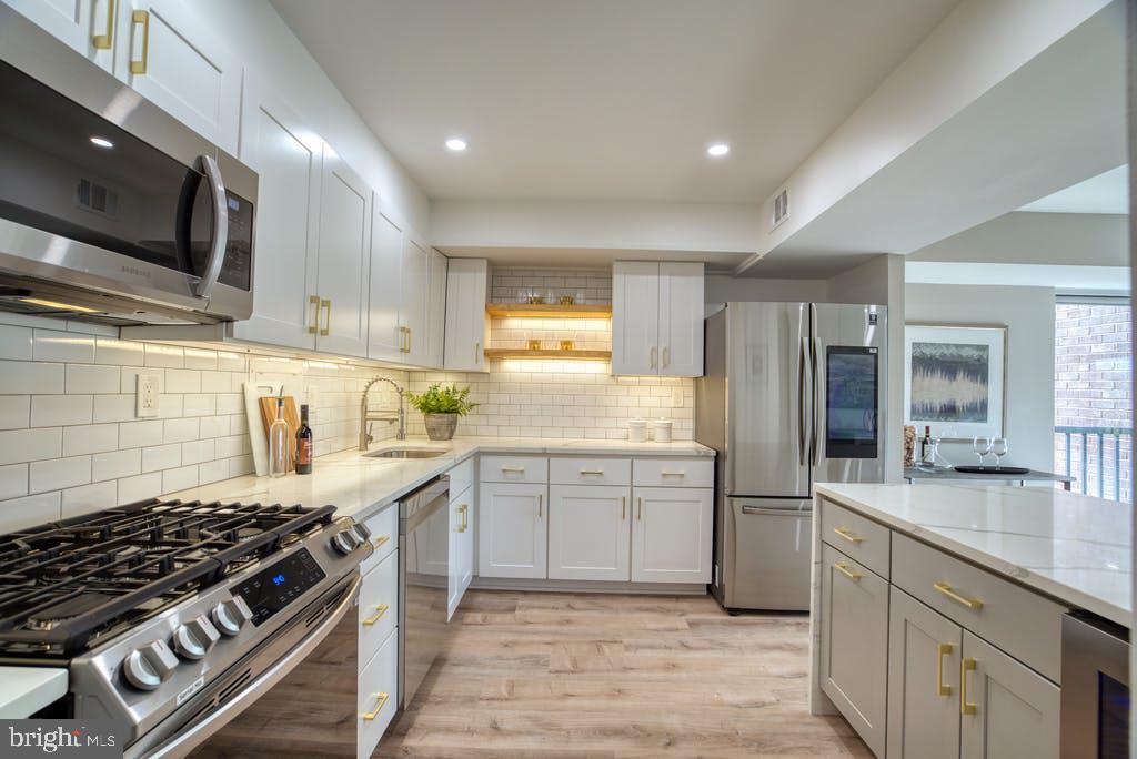 HORIZON HOUSE - Residential Lease