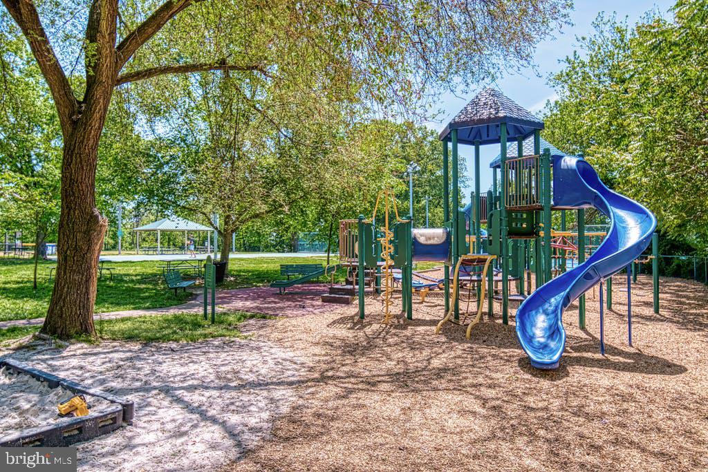 HORIZON HOUSE - Residential Lease