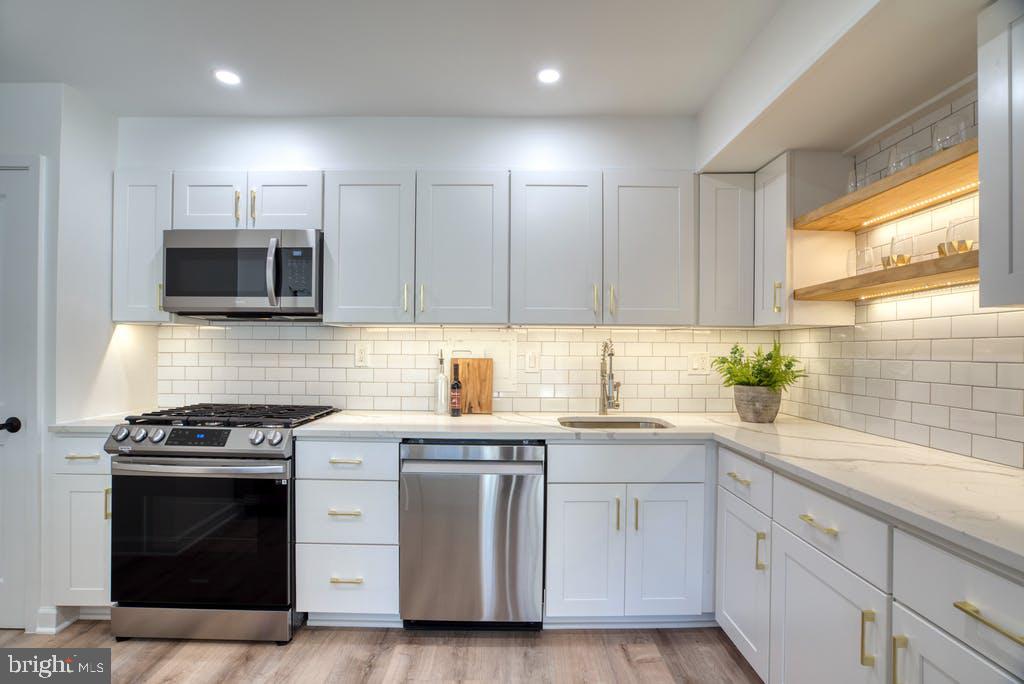 HORIZON HOUSE - Residential Lease