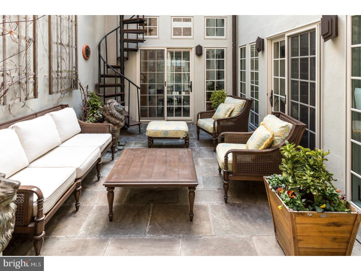 SOCIETY HILL - Residential