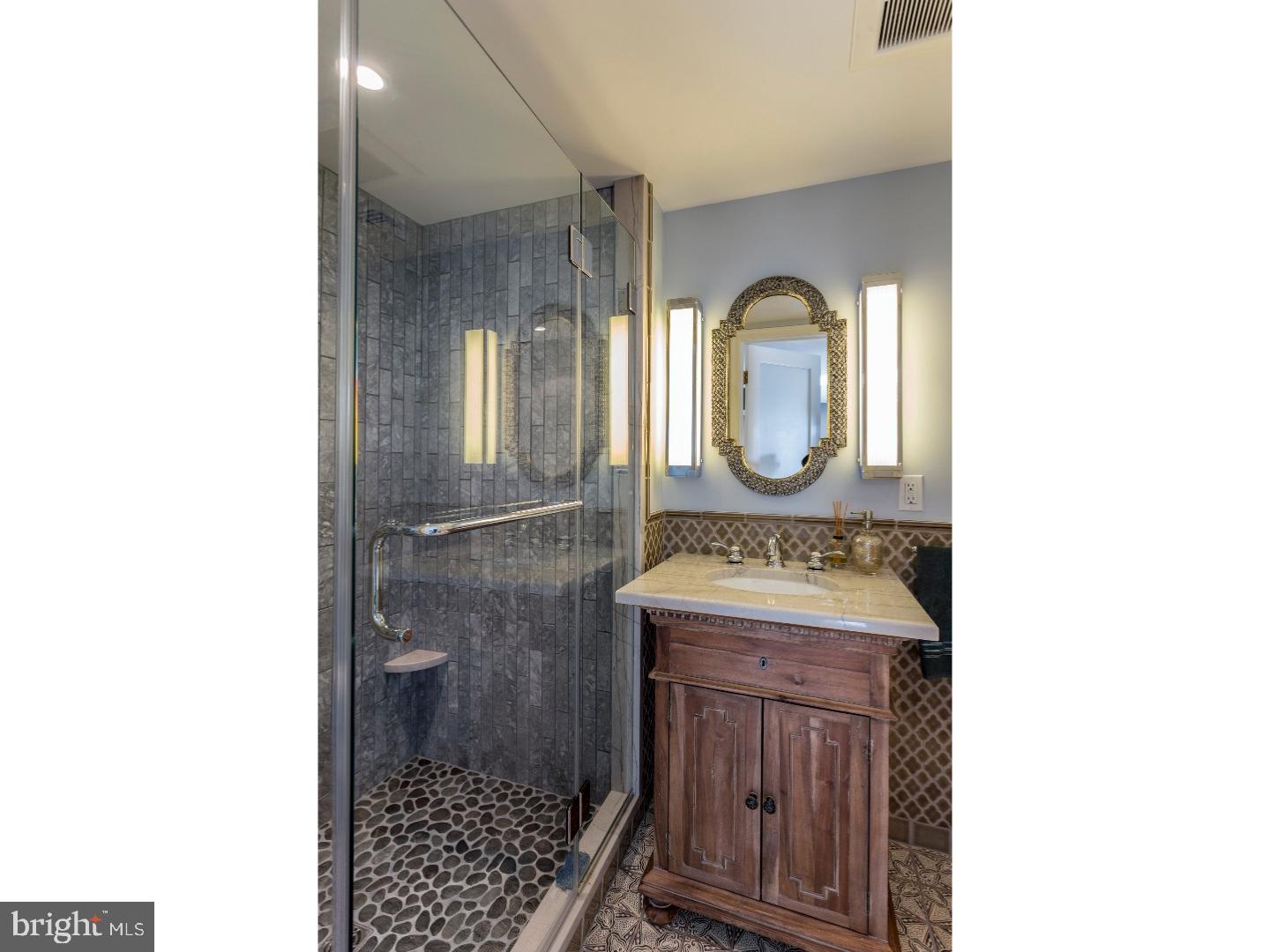 SOCIETY HILL - Residential