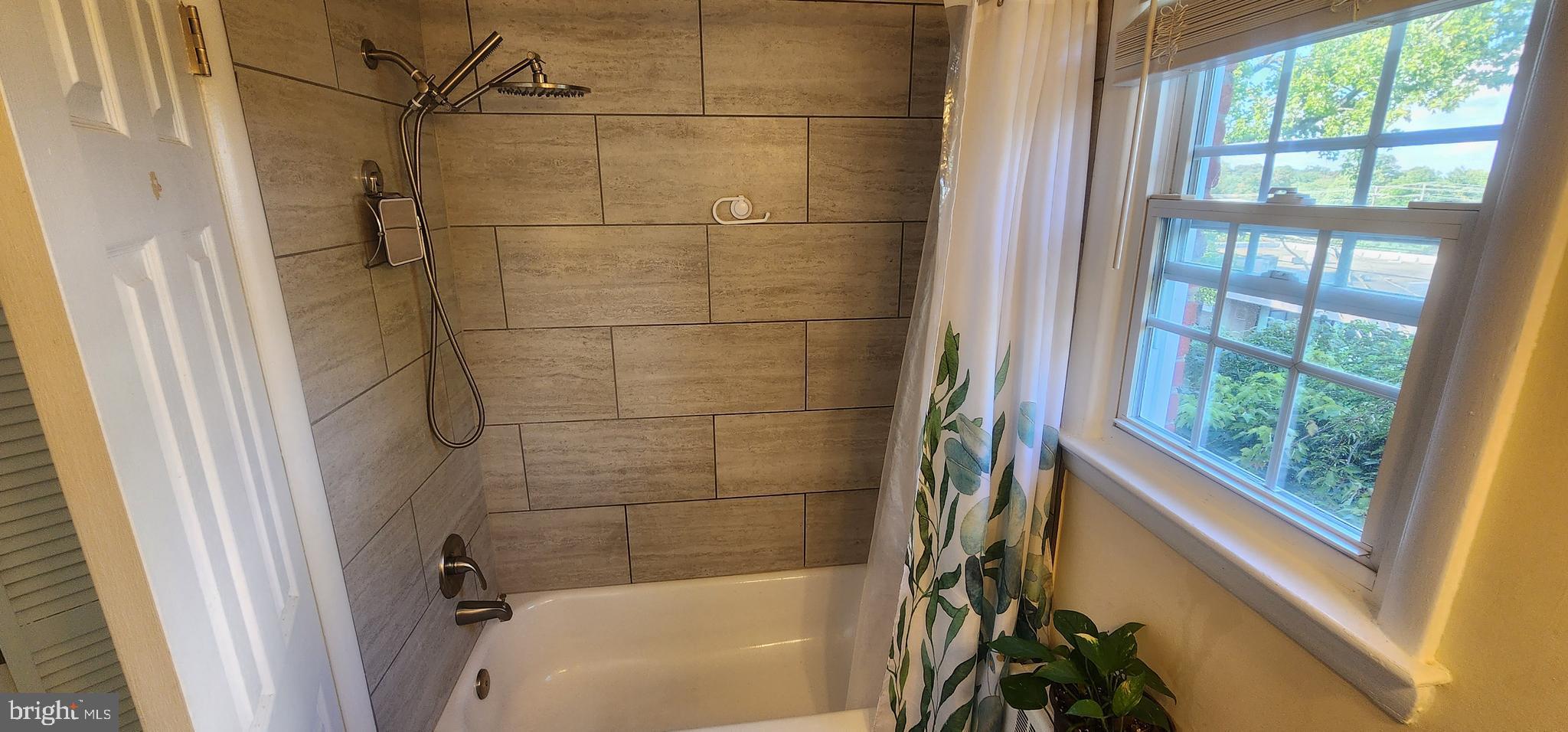 VILLAGE GREEN - Residential Lease