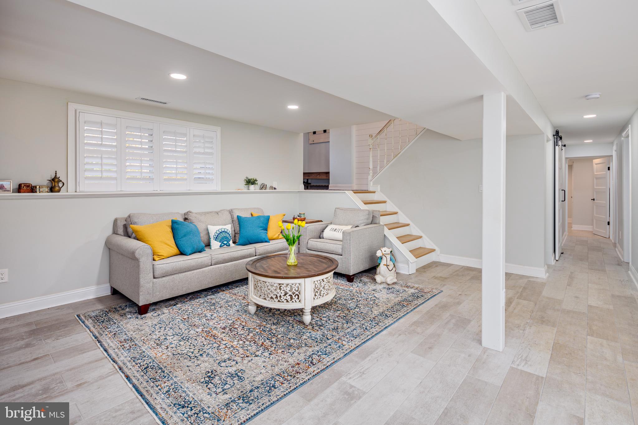 HALLMARK WOODS - Residential