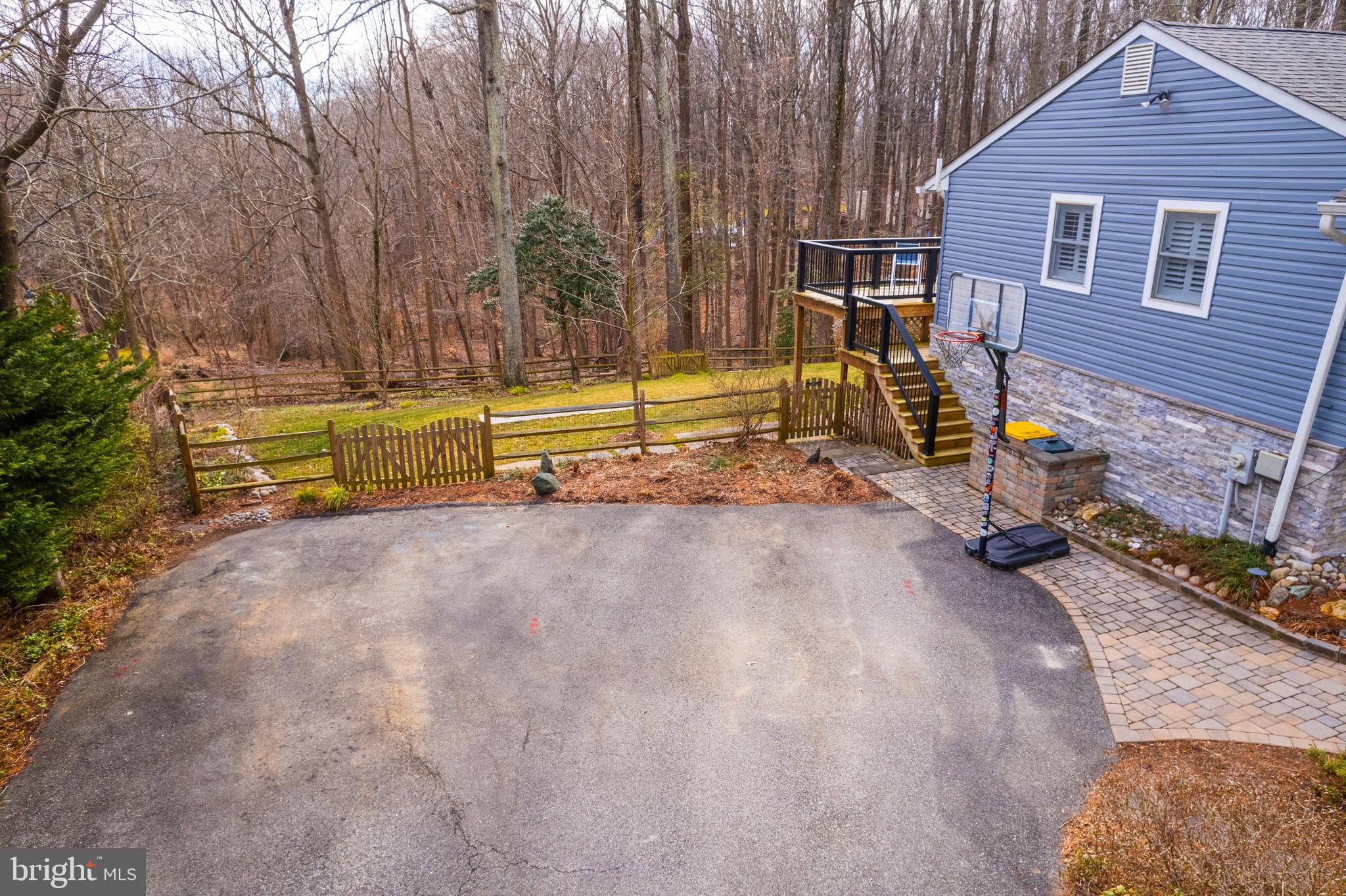 HALLMARK WOODS - Residential