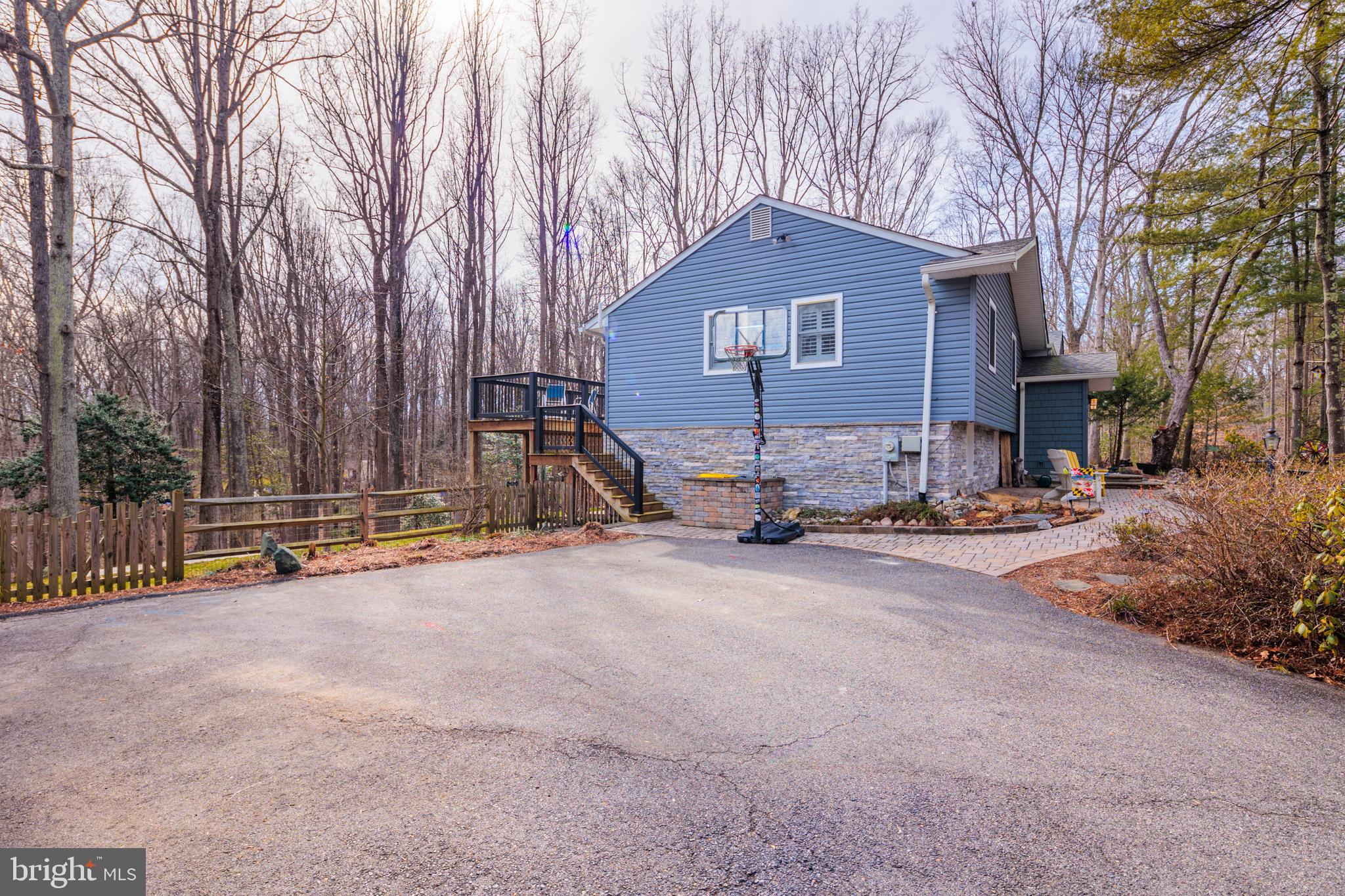 HALLMARK WOODS - Residential