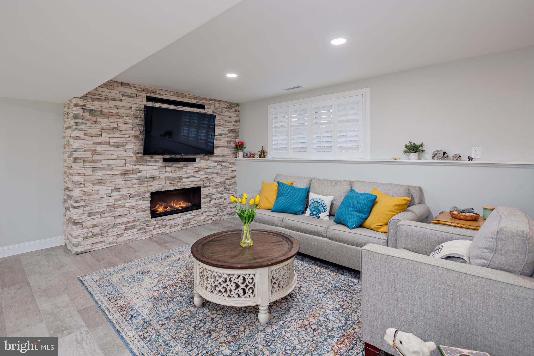 HALLMARK WOODS - Residential