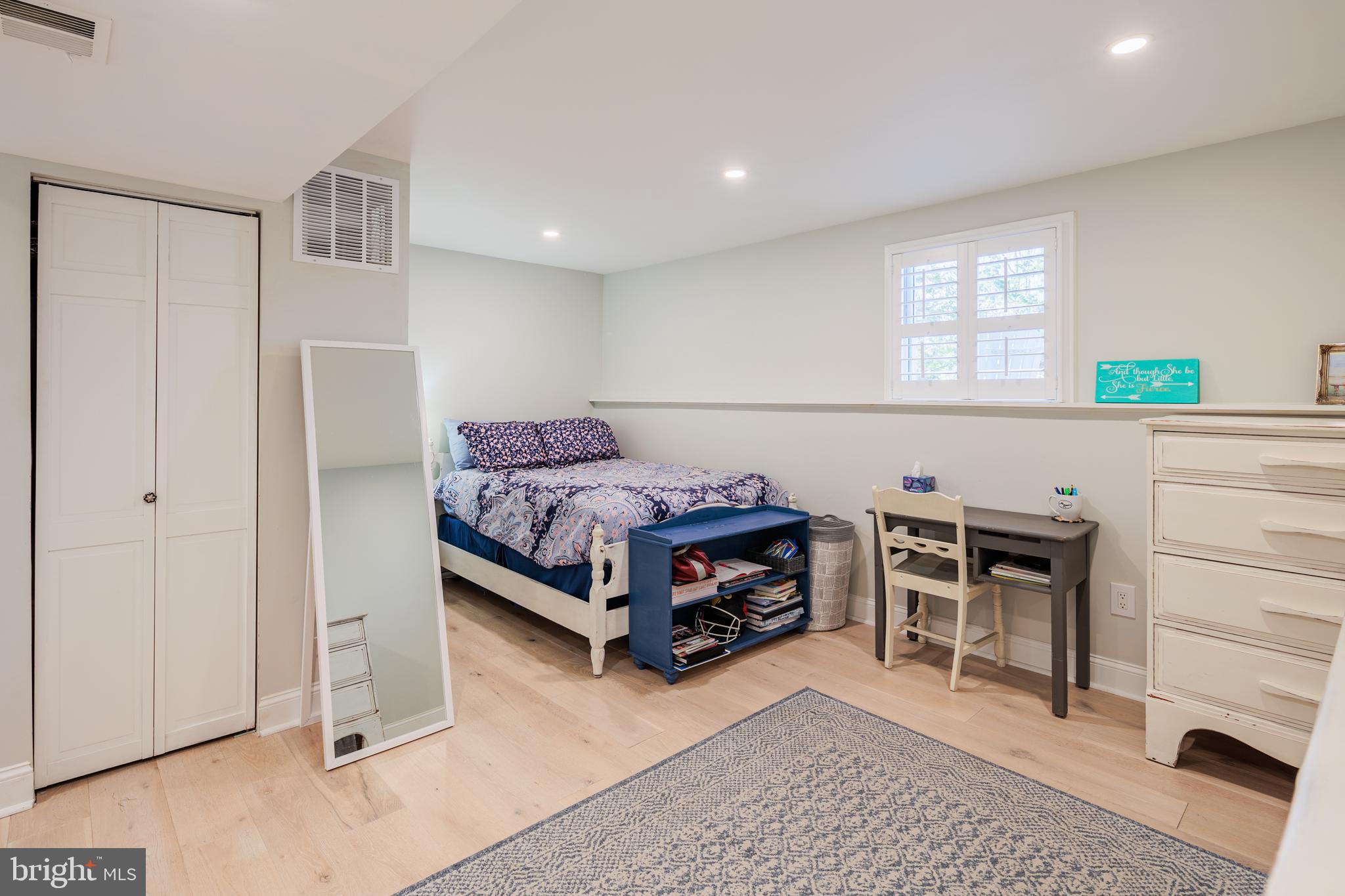 HALLMARK WOODS - Residential