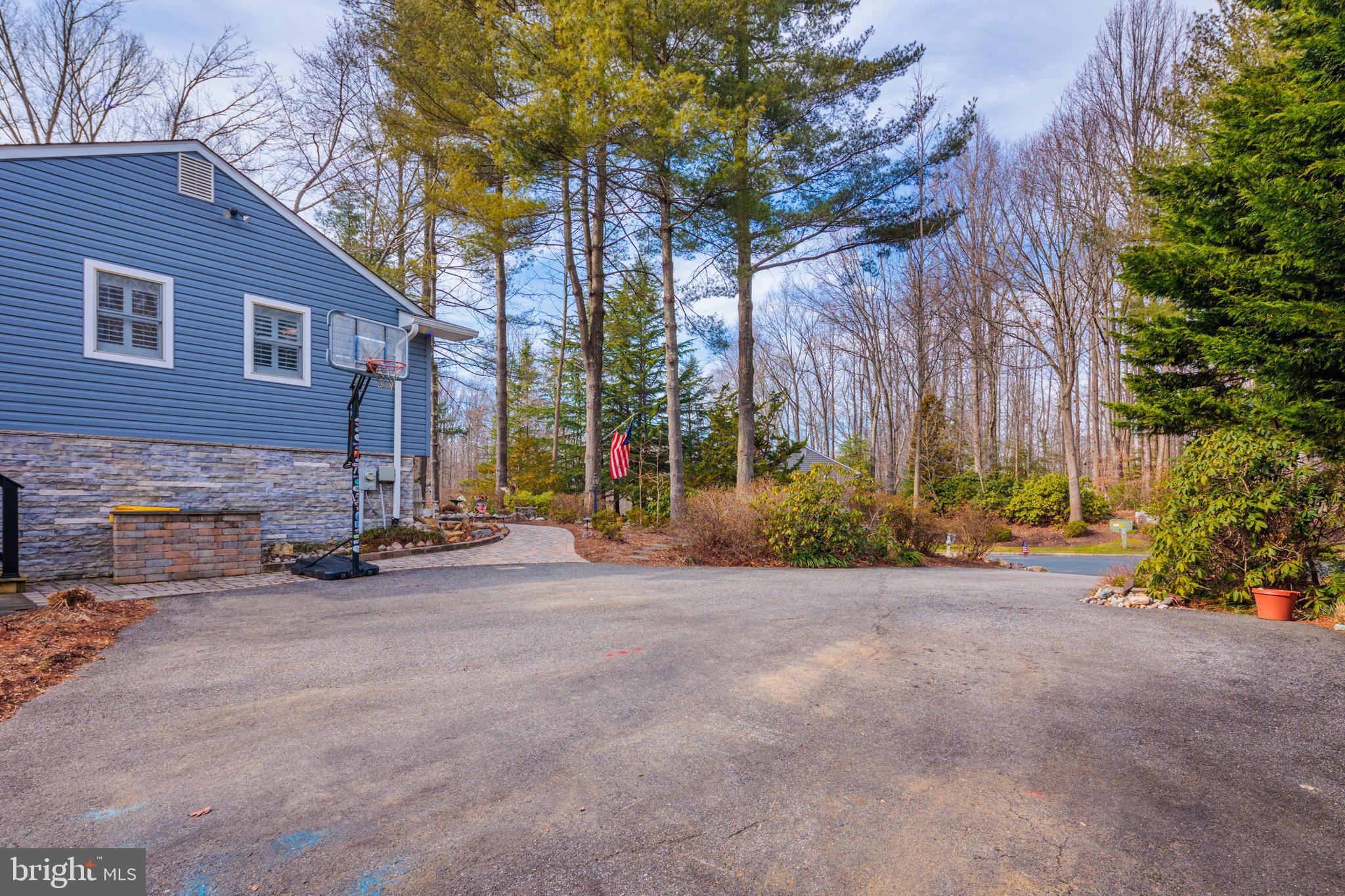 HALLMARK WOODS - Residential