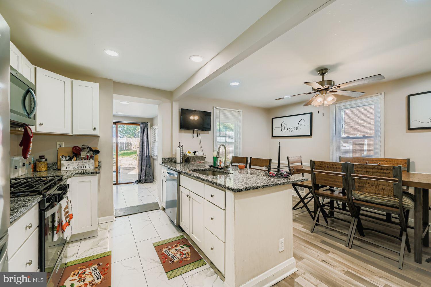 HAMILTON HILLS - Residential