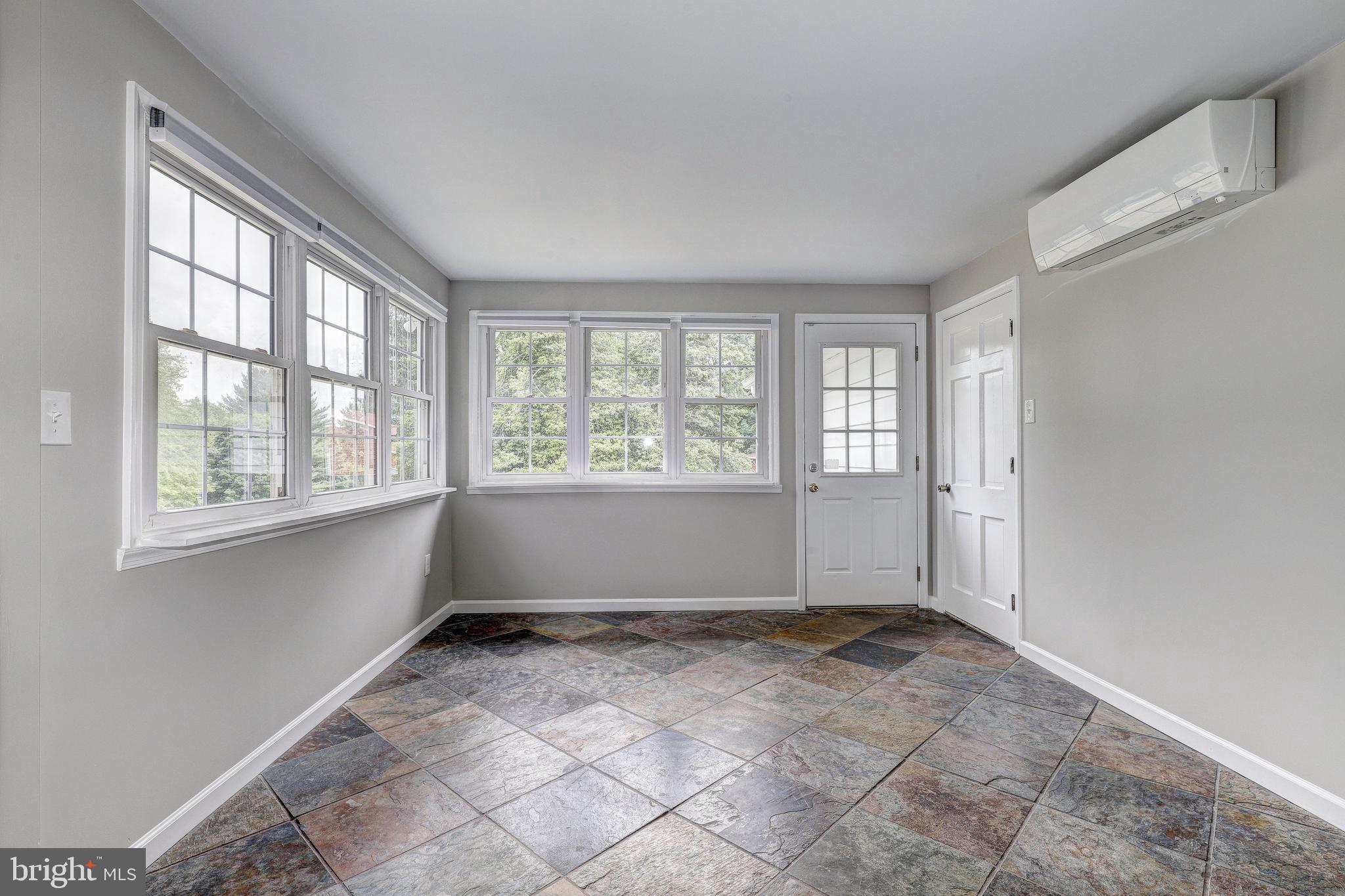 HAMPSTEAD - Residential