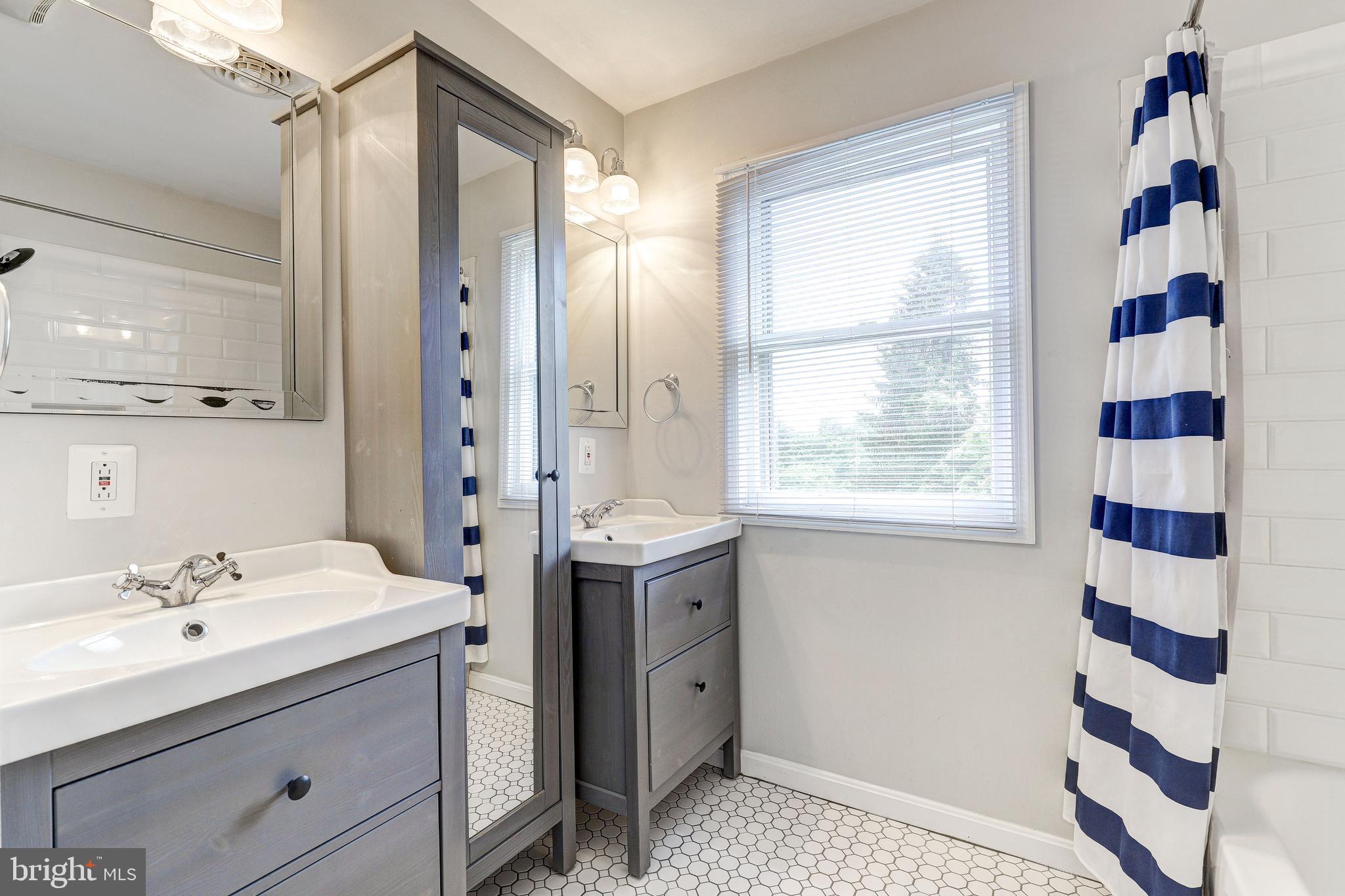 HAMPSTEAD - Residential