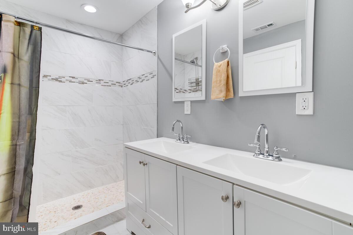 WINDSOR HILLS - Residential