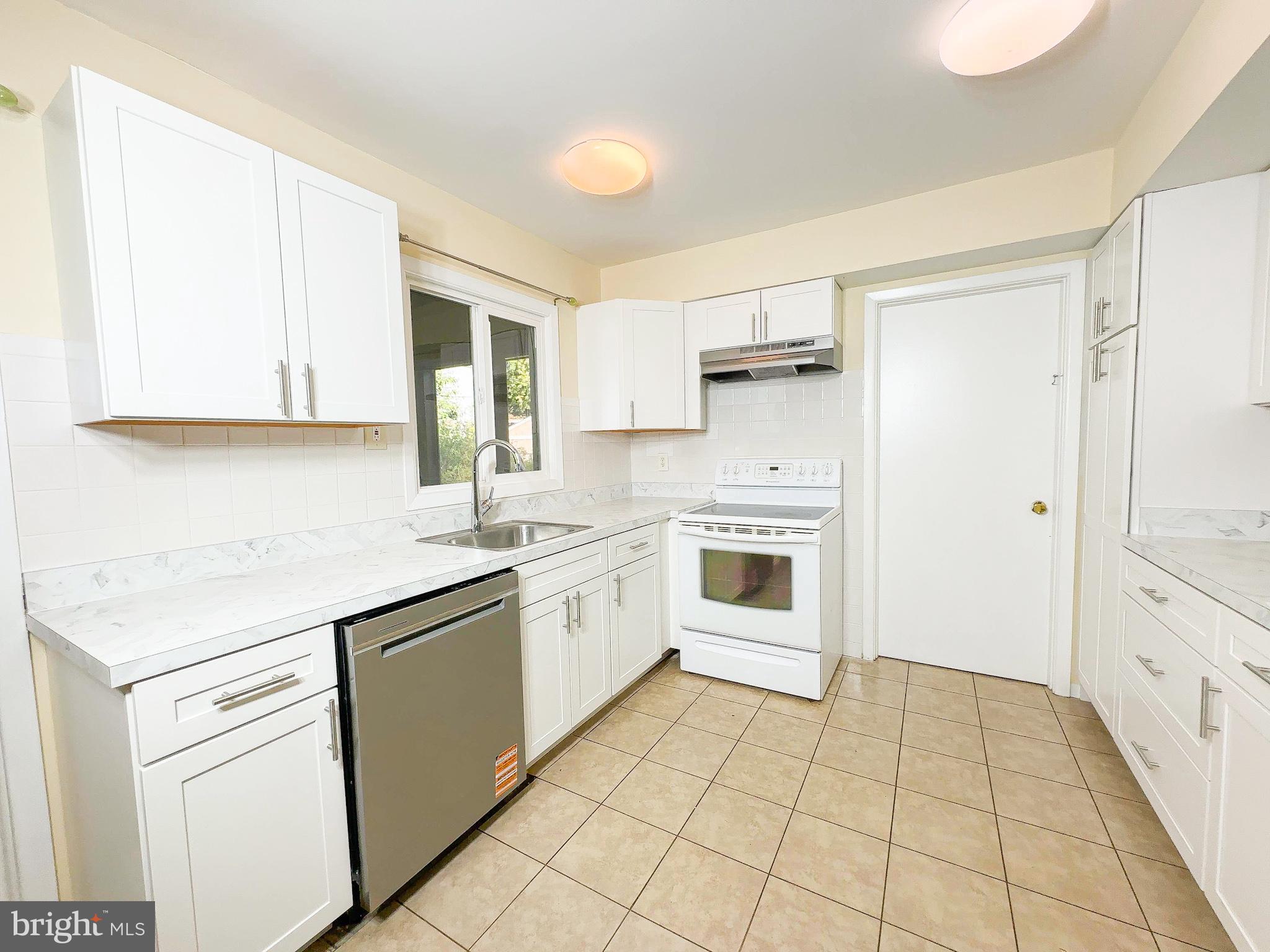 MEADOWBROOK AT BELAIR - Residential Lease