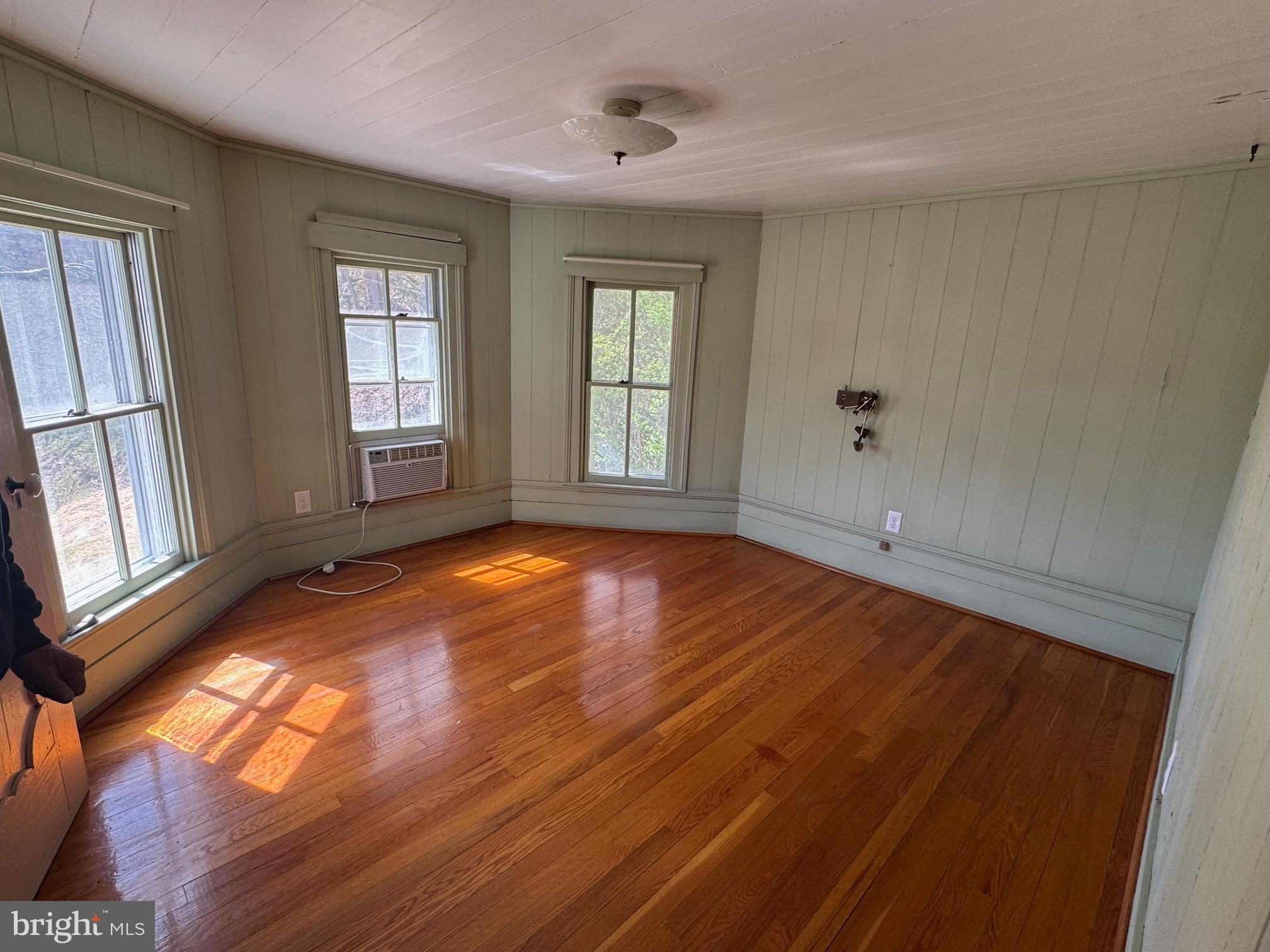 NONE UNRESTRICTED - Residential